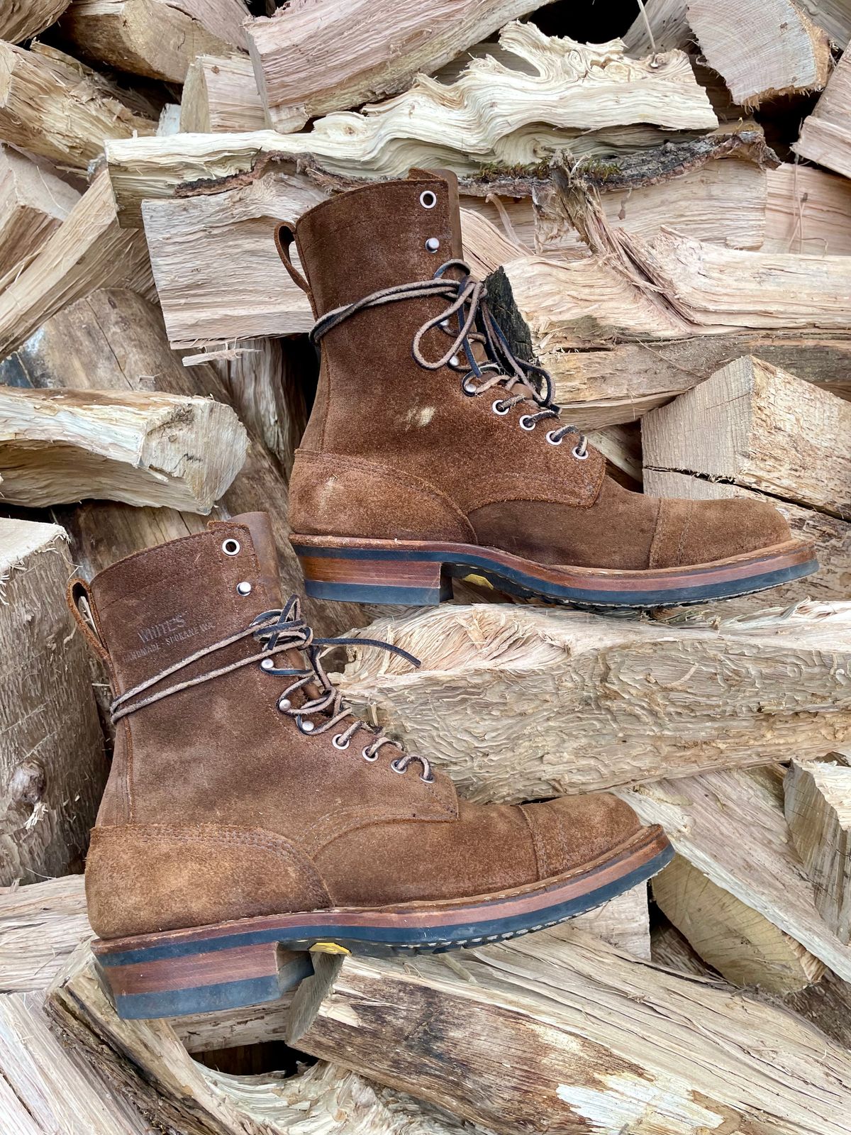 Photo by obijuan on November 6, 2024 of the White's Bounty Hunter in Seidel Distressed Roughout.