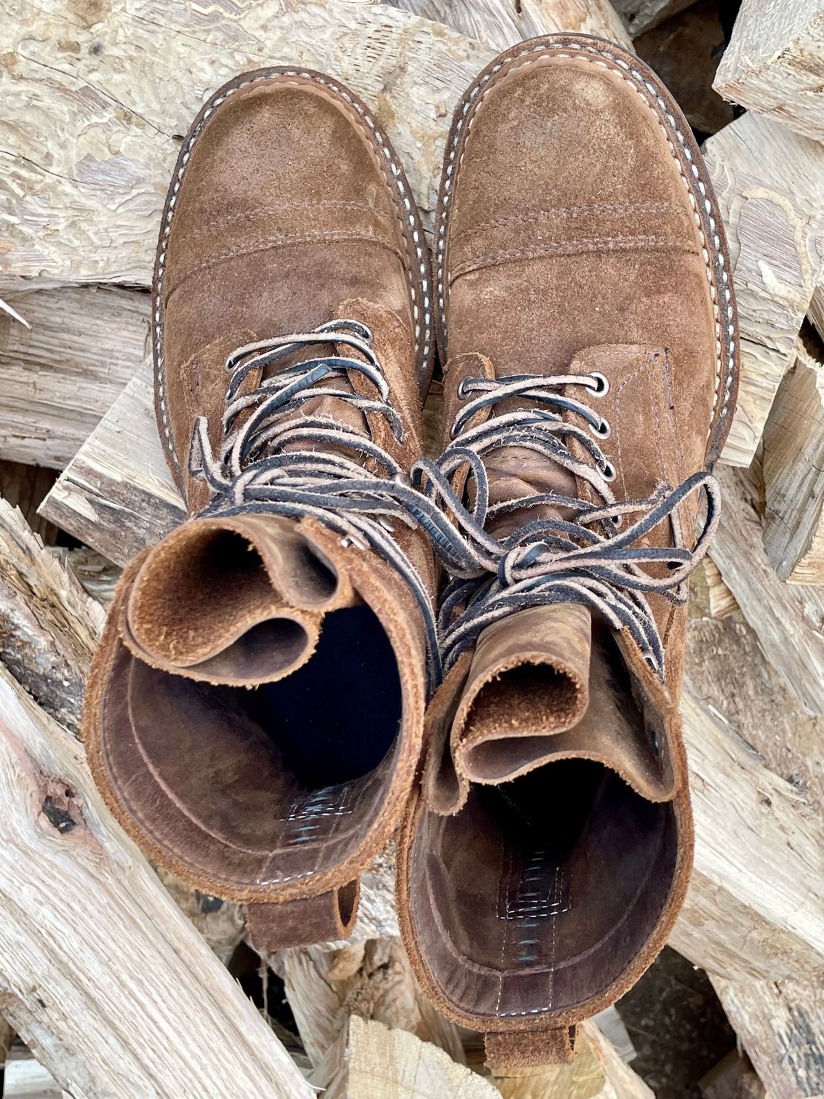 Photo by obijuan on November 6, 2024 of the White's Bounty Hunter in Seidel Distressed Roughout.