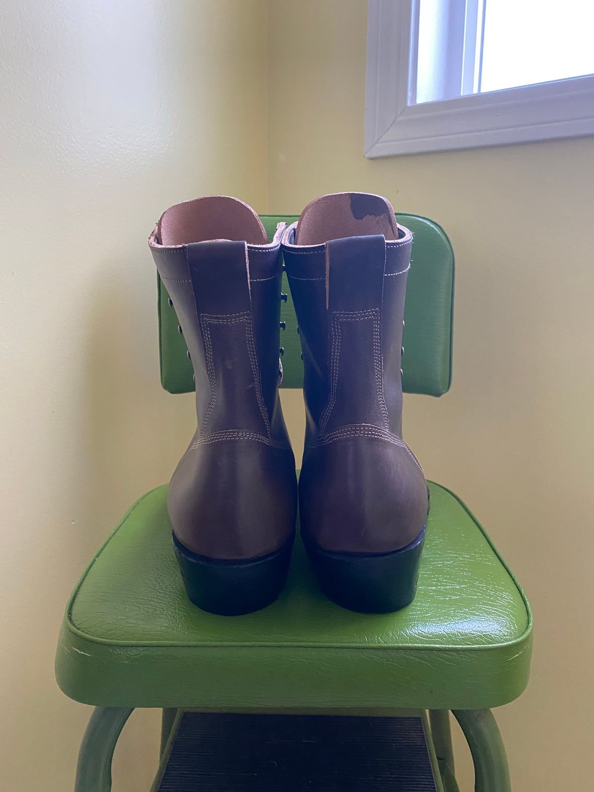 Photo by GnatsBoots on November 3, 2022 of the Sherman Boot Works Glanton in Maryam Natural Horsebutt.