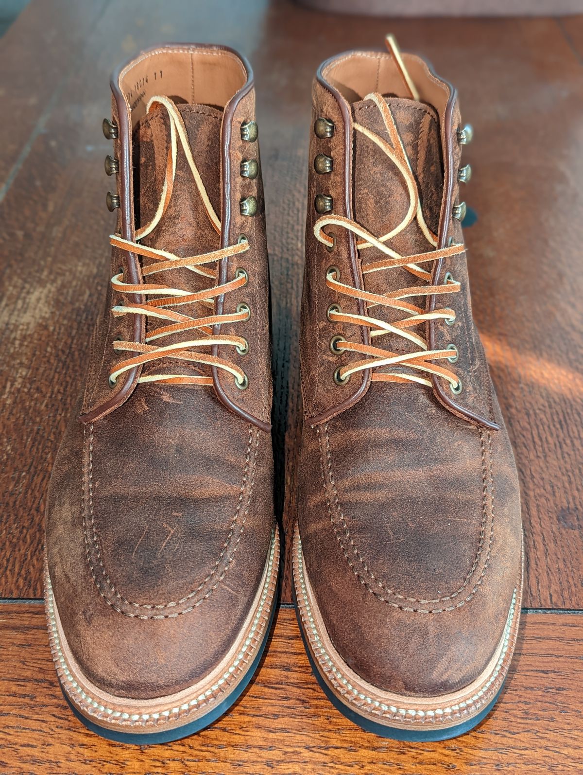 Photo by Nskelton88 on October 4, 2022 of the Parkhurst The Niagara in C.F. Stead Light Brown Waxy Commander Suede.