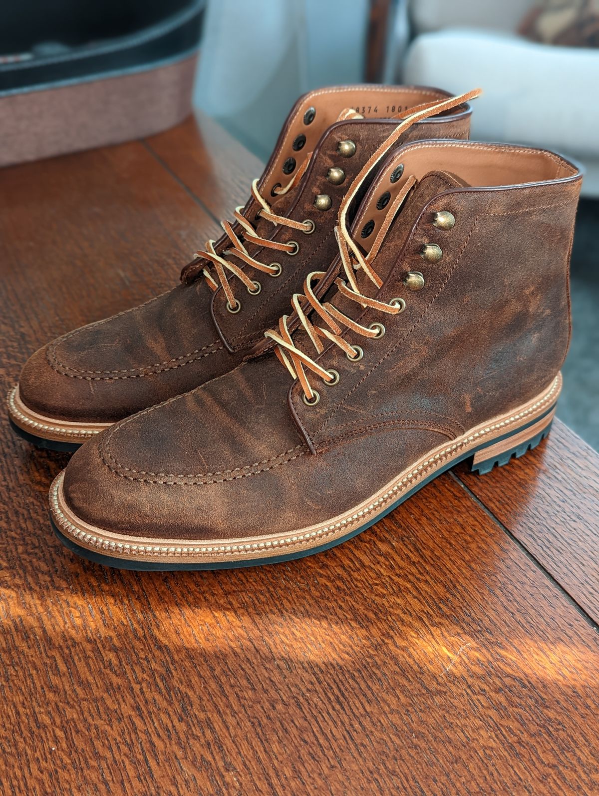 Photo by Nskelton88 on October 4, 2022 of the Parkhurst The Niagara in C.F. Stead Light Brown Waxy Commander Suede.