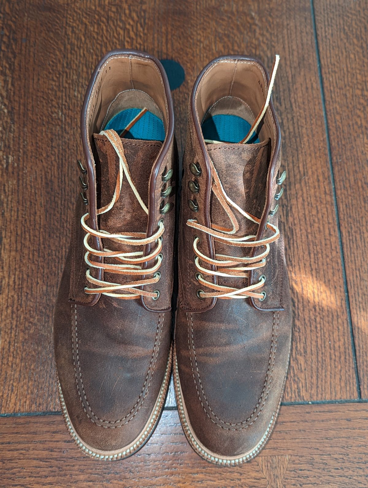 Photo by Nskelton88 on October 4, 2022 of the Parkhurst The Niagara in C.F. Stead Light Brown Waxy Commander Suede.