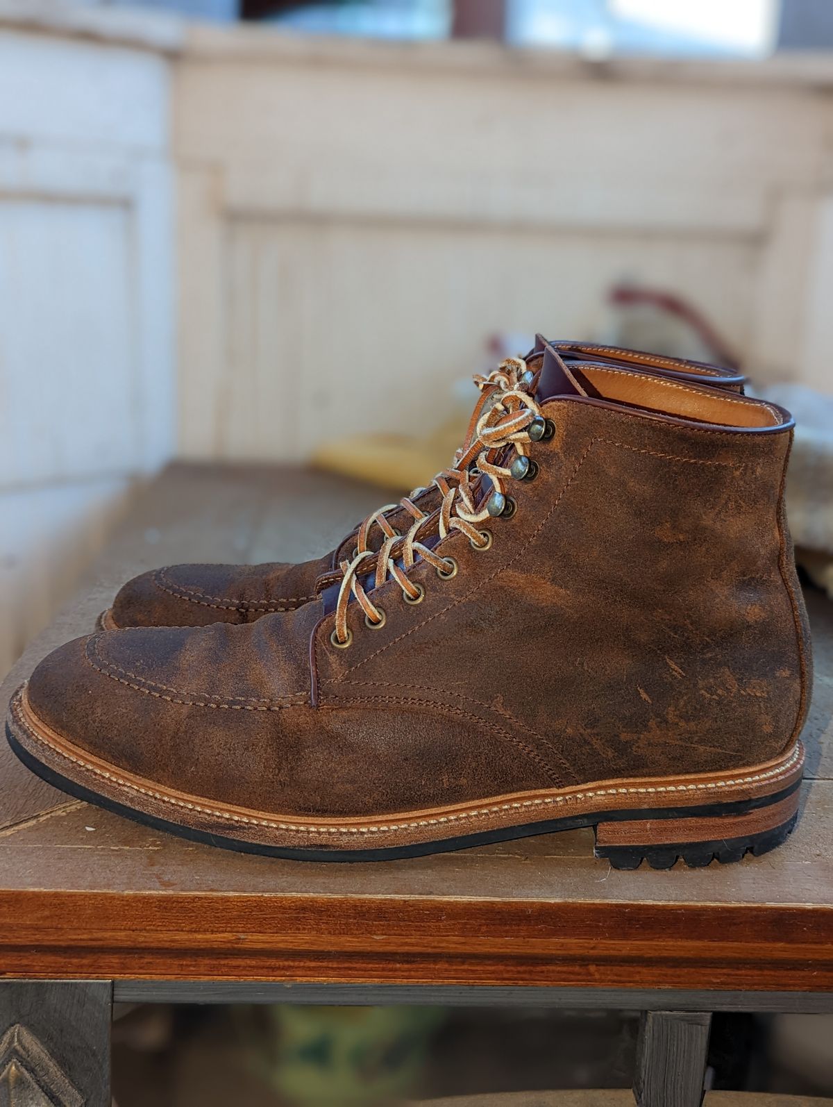Photo by Nskelton88 on November 5, 2022 of the Parkhurst The Niagara in C.F. Stead Light Brown Waxy Commander Suede.