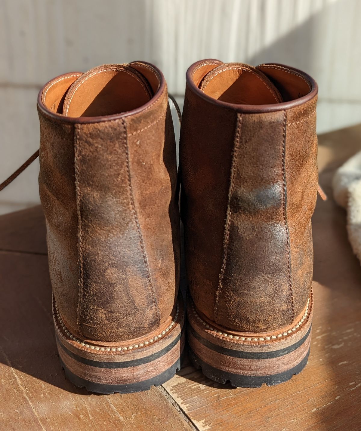 Photo by Nskelton88 on December 3, 2022 of the Parkhurst The Niagara in C.F. Stead Light Brown Waxy Commander Suede.