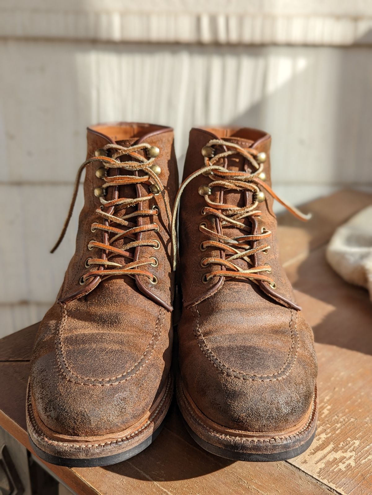 Photo by Nskelton88 on December 3, 2022 of the Parkhurst The Niagara in C.F. Stead Light Brown Waxy Commander Suede.