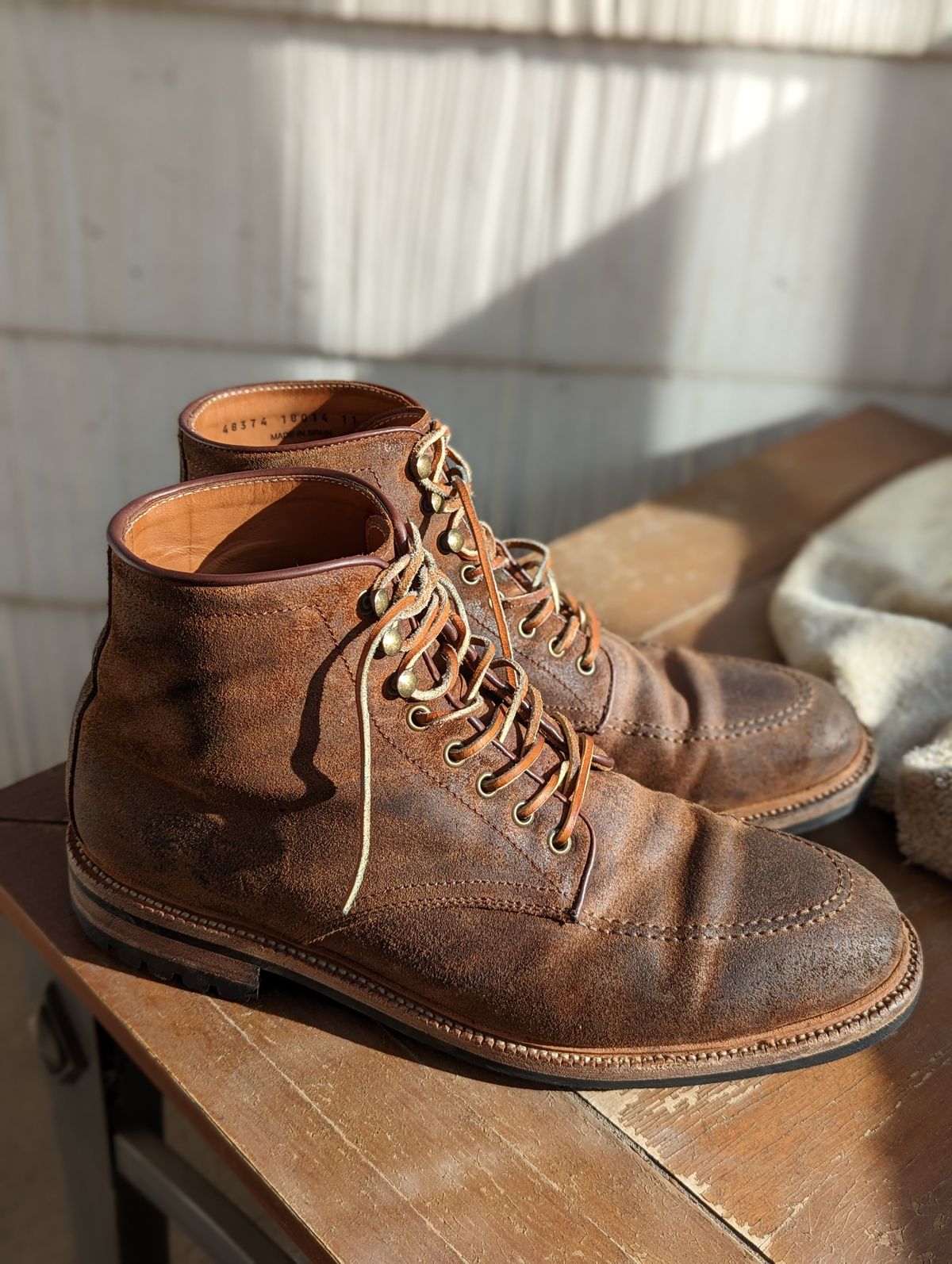 Photo by Nskelton88 on December 3, 2022 of the Parkhurst The Niagara in C.F. Stead Light Brown Waxy Commander Suede.