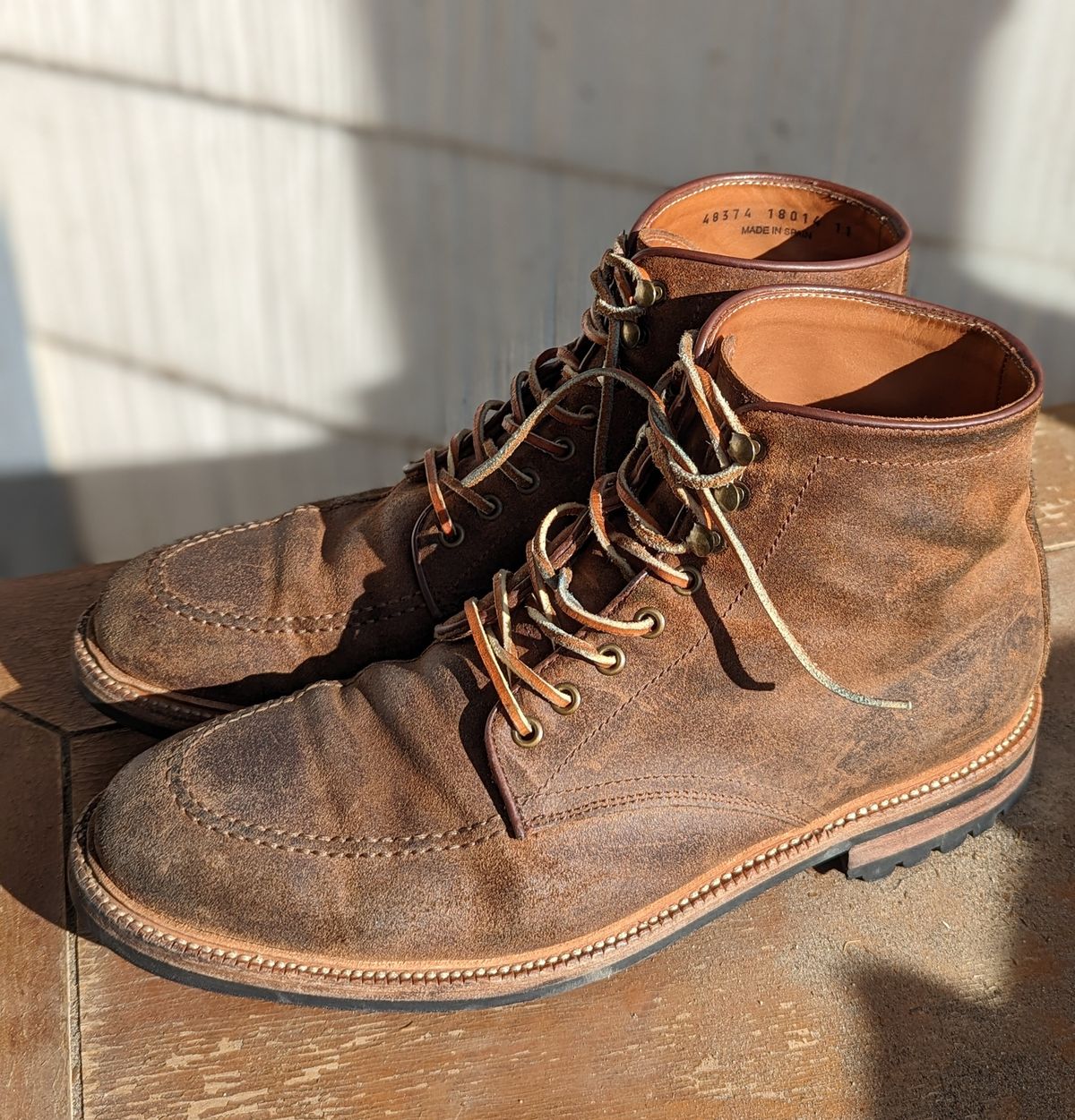 Photo by Nskelton88 on December 3, 2022 of the Parkhurst The Niagara in C.F. Stead Light Brown Waxy Commander Suede.