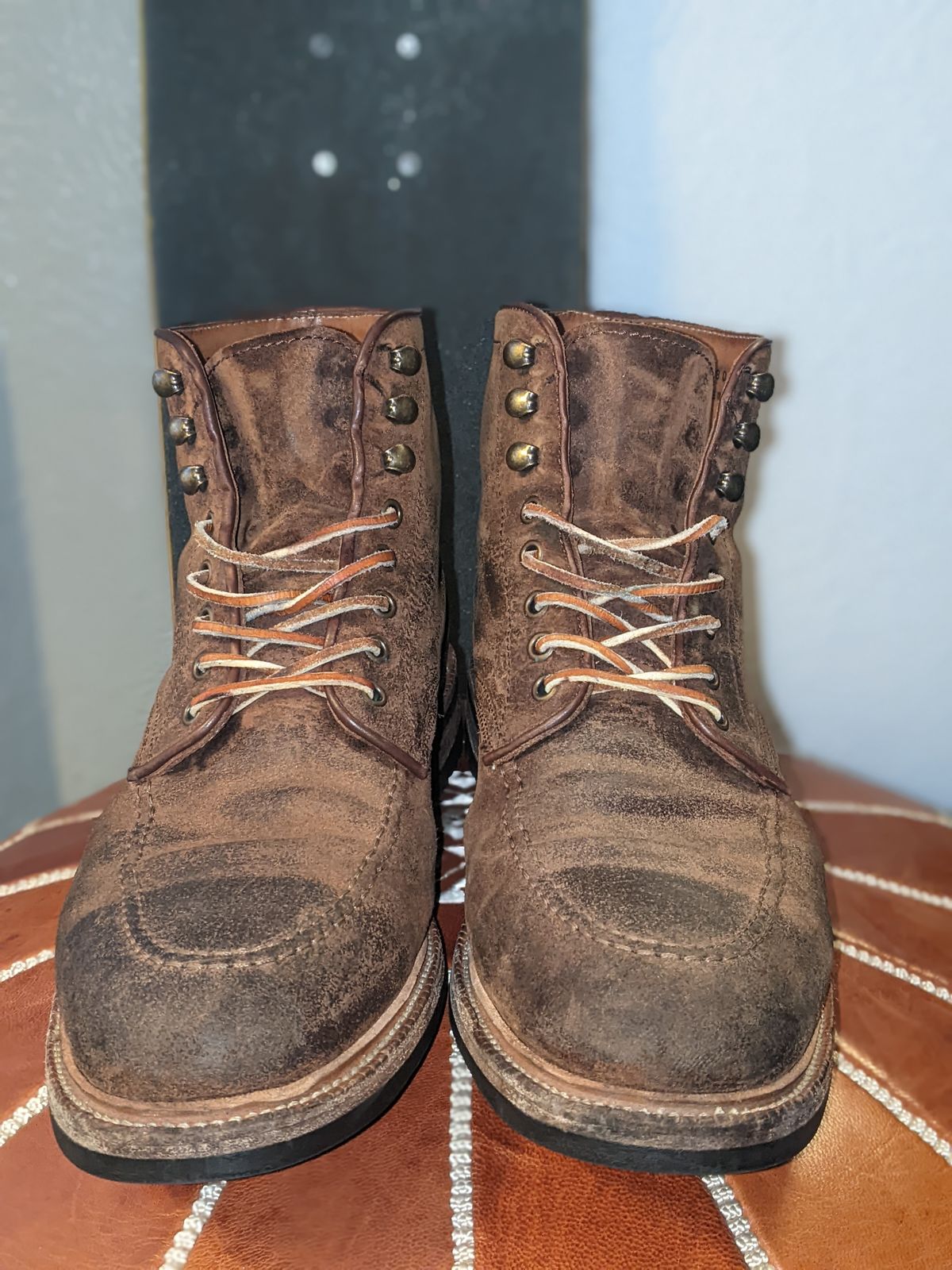 Photo by Nskelton88 on January 4, 2023 of the Parkhurst The Niagara in C.F. Stead Light Brown Waxy Commander Suede.