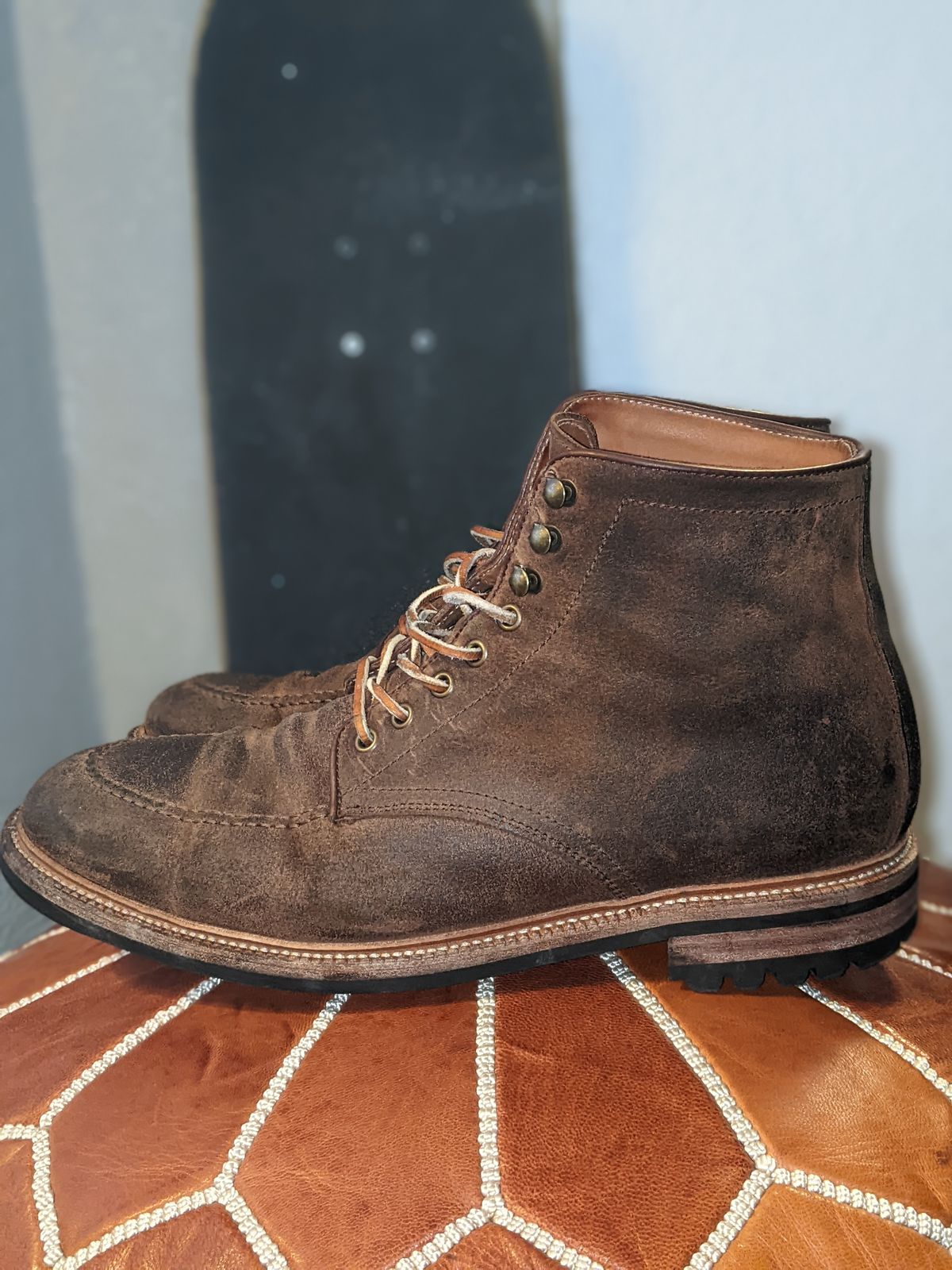Photo by Nskelton88 on January 4, 2023 of the Parkhurst The Niagara in C.F. Stead Light Brown Waxy Commander Suede.
