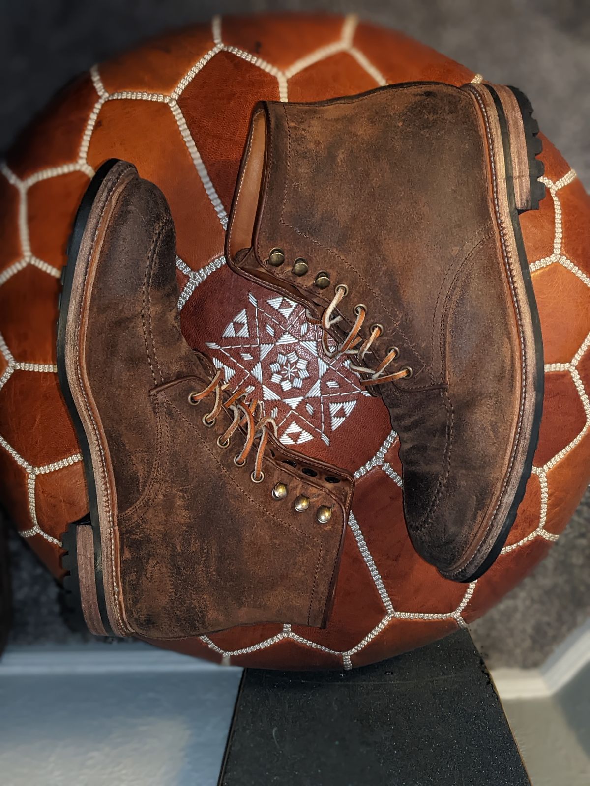 Photo by Nskelton88 on January 4, 2023 of the Parkhurst The Niagara in C.F. Stead Light Brown Waxy Commander Suede.