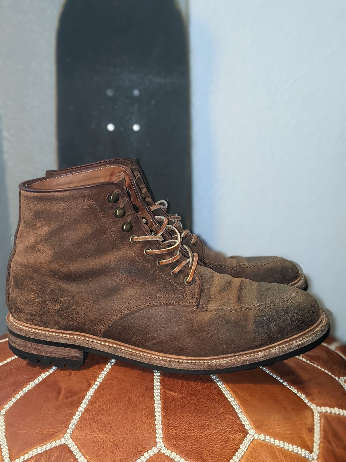 Photo by Nskelton88 on January 4, 2023 of the Parkhurst The Niagara in C.F. Stead Light Brown Waxy Commander Suede.
