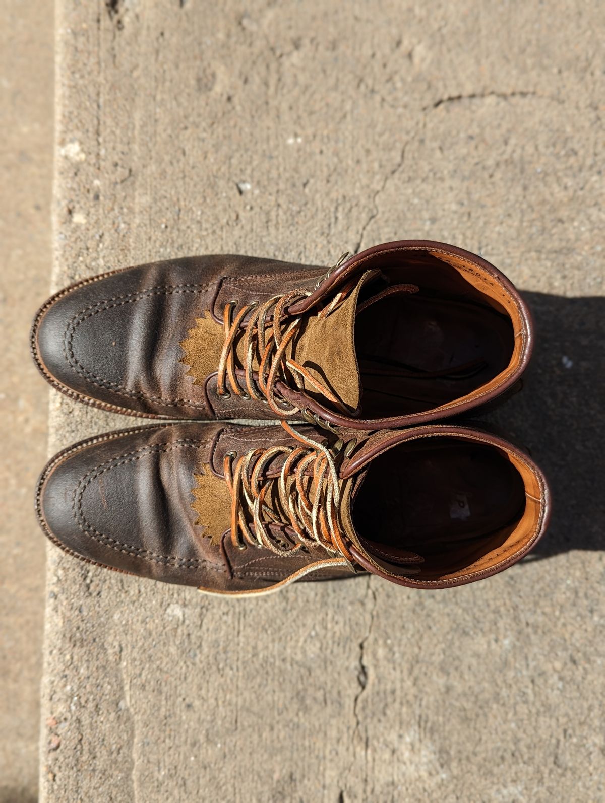 Photo by Nskelton88 on February 5, 2023 of the Parkhurst The Niagara in C.F. Stead Light Brown Waxy Commander Suede.
