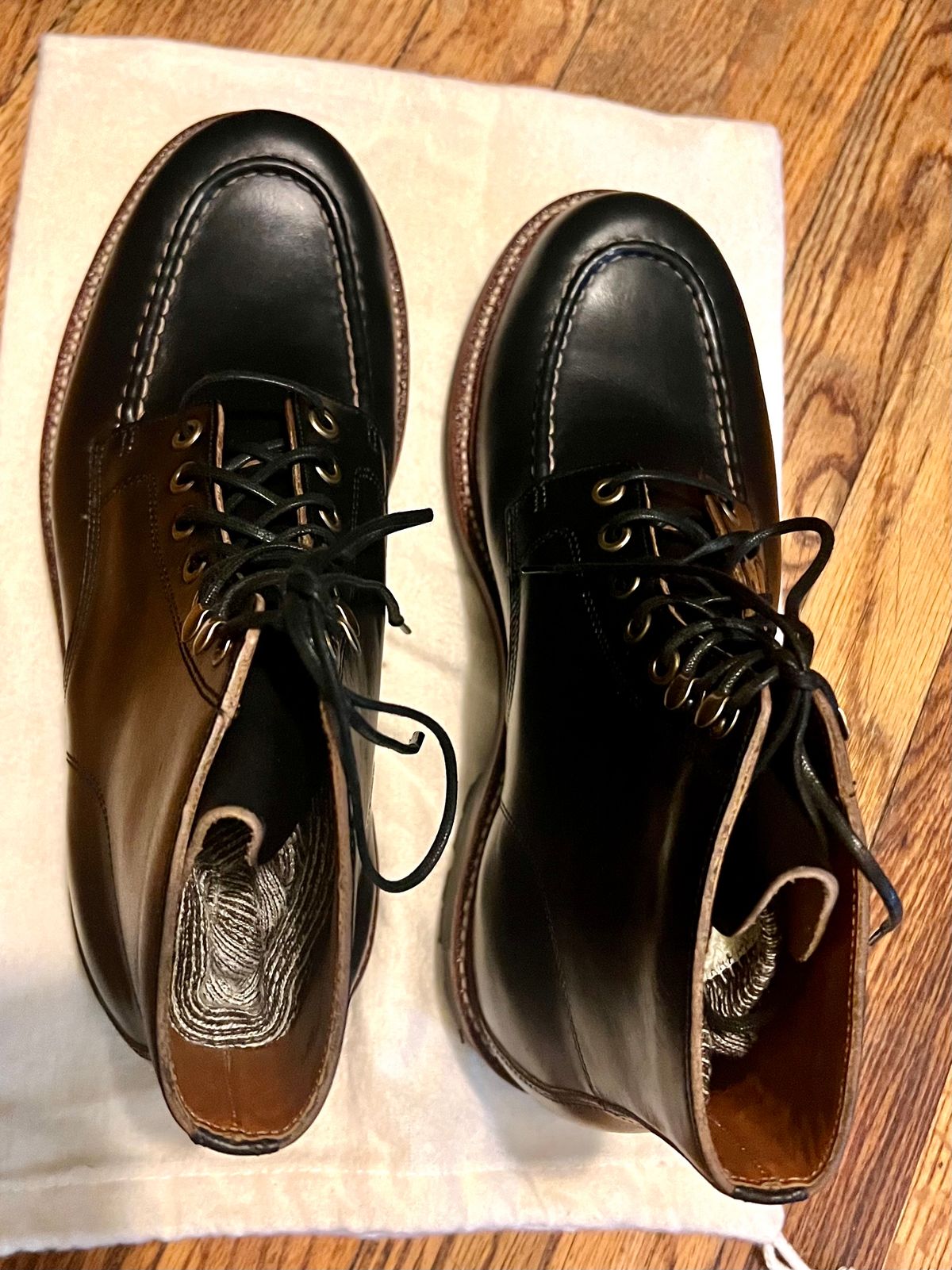 Photo by Rangerfan7676 on October 2, 2023 of the Grant Stone Brass Boot in Horween Black Chromexcel.