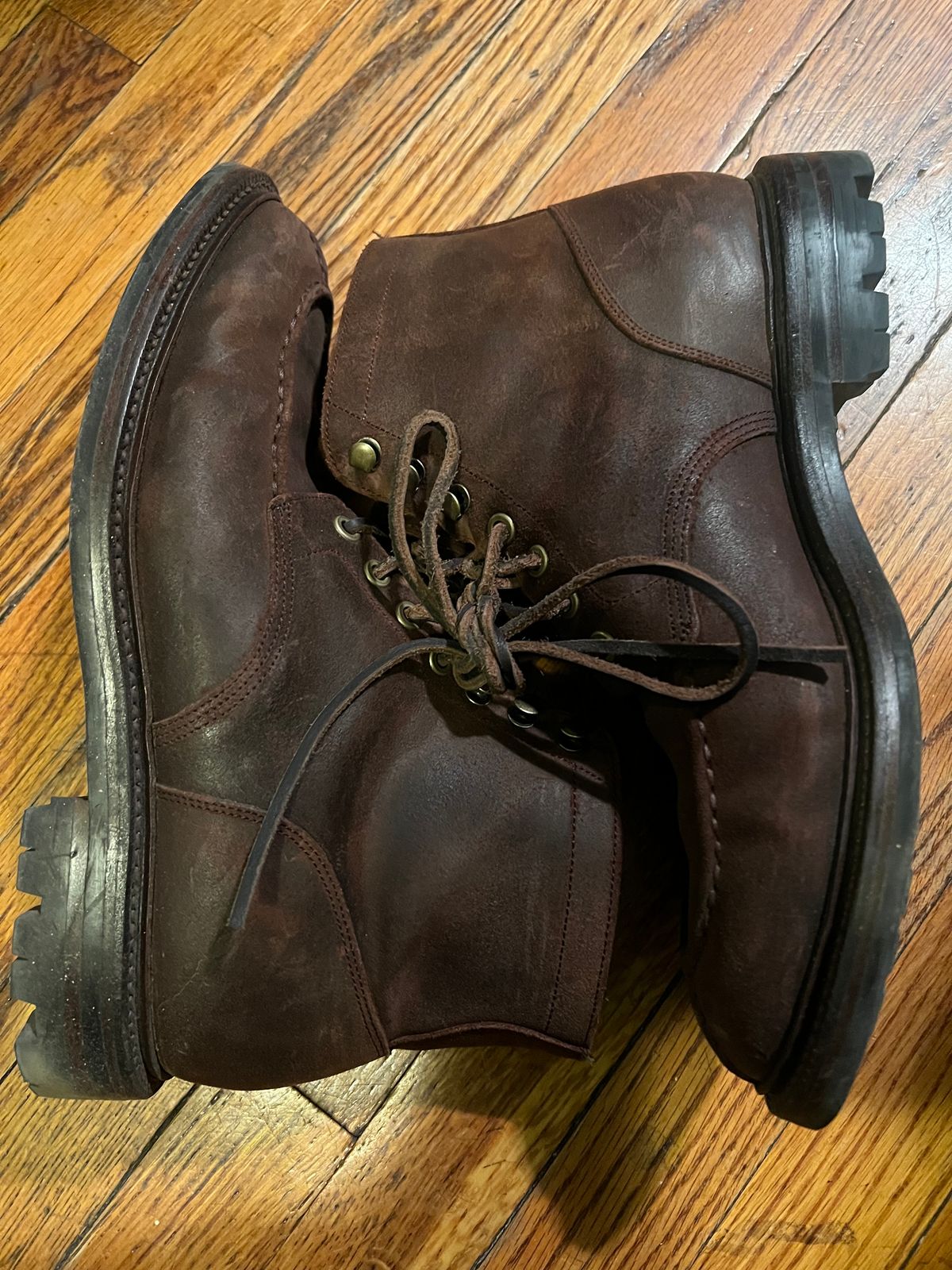Photo by Rangerfan7676 on November 5, 2024 of the Grant Stone Ottawa Boot in C.F. Stead Tobacco Waxy Commander Suede.