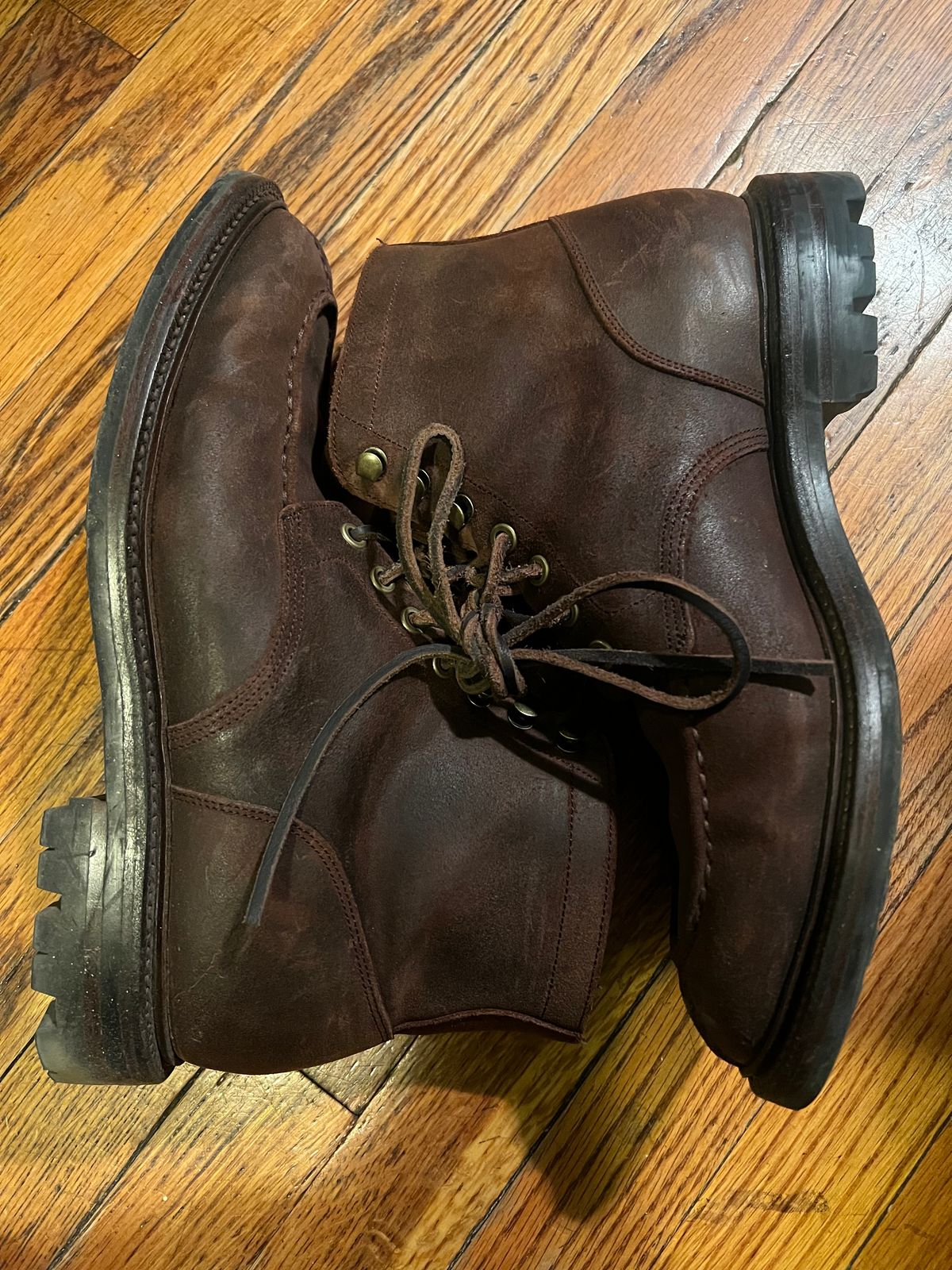 Photo by Rangerfan7676 on November 5, 2024 of the Grant Stone Ottawa Boot in C.F. Stead Tobacco Waxy Commander Suede.