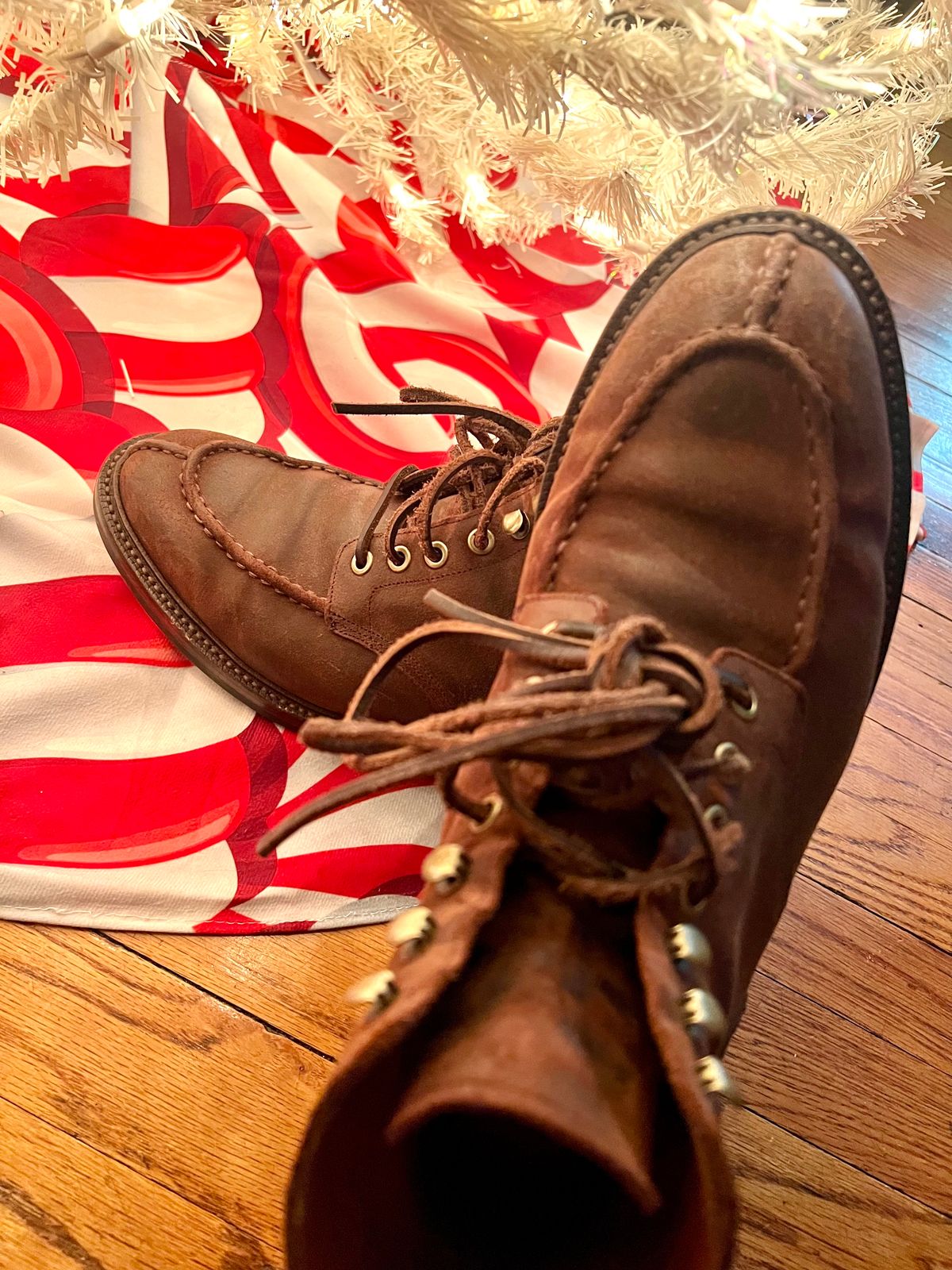 Photo by Rangerfan7676 on December 2, 2024 of the Grant Stone Ottawa Boot in C.F. Stead Tobacco Waxy Commander Suede.