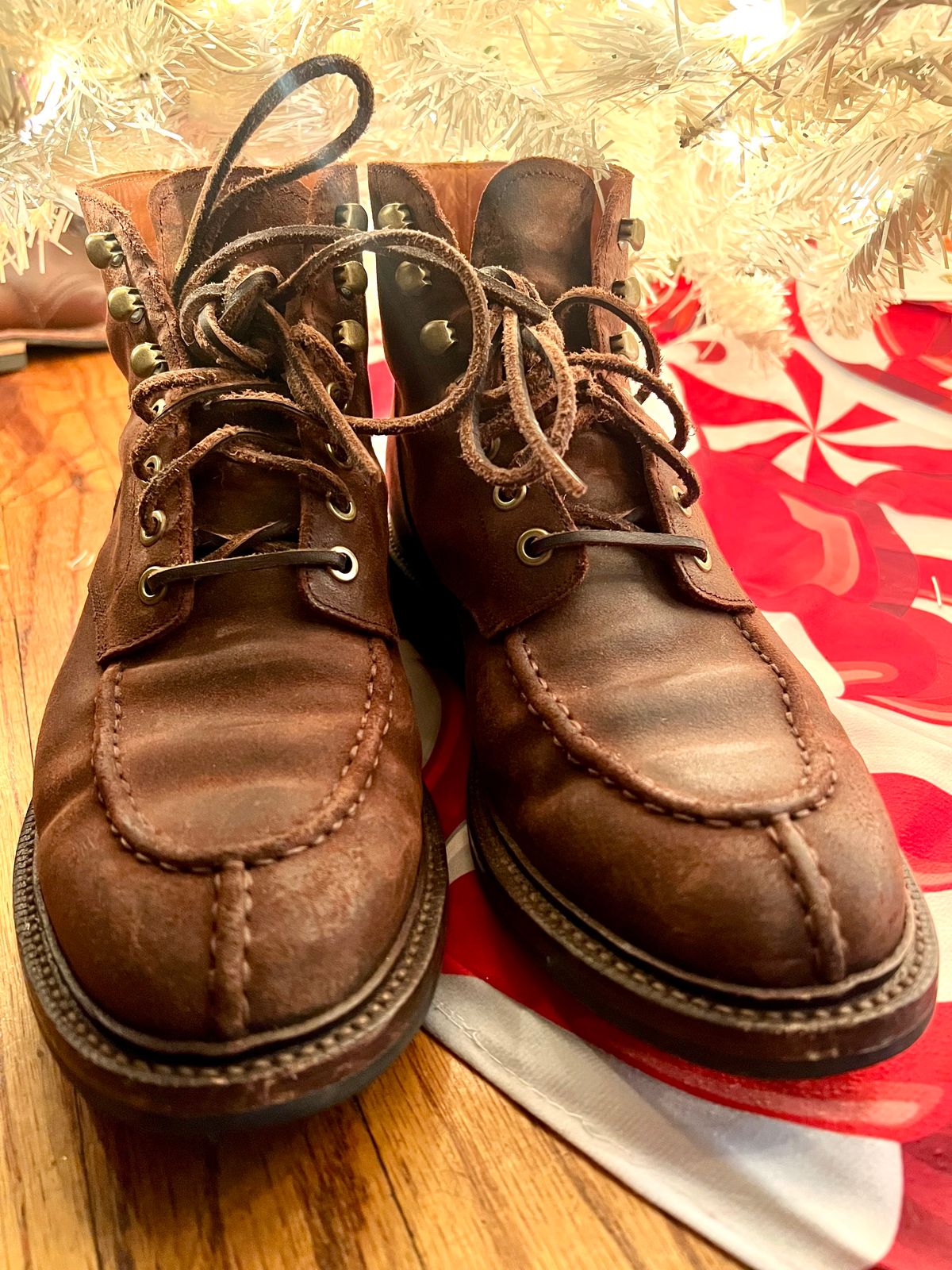 Photo by Rangerfan7676 on December 2, 2024 of the Grant Stone Ottawa Boot in C.F. Stead Tobacco Waxy Commander Suede.