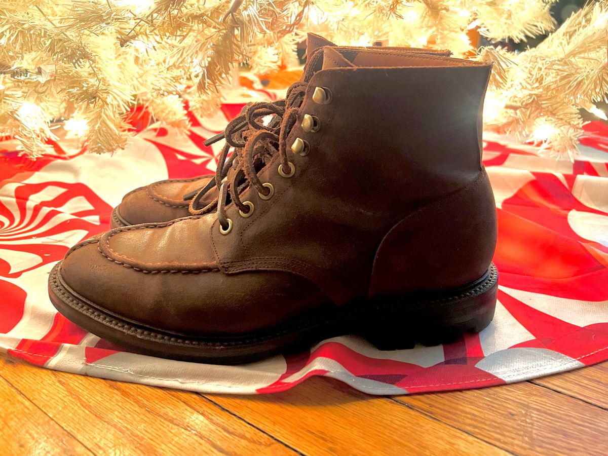 Photo by Rangerfan7676 on December 2, 2024 of the Grant Stone Ottawa Boot in C.F. Stead Tobacco Waxy Commander Suede.