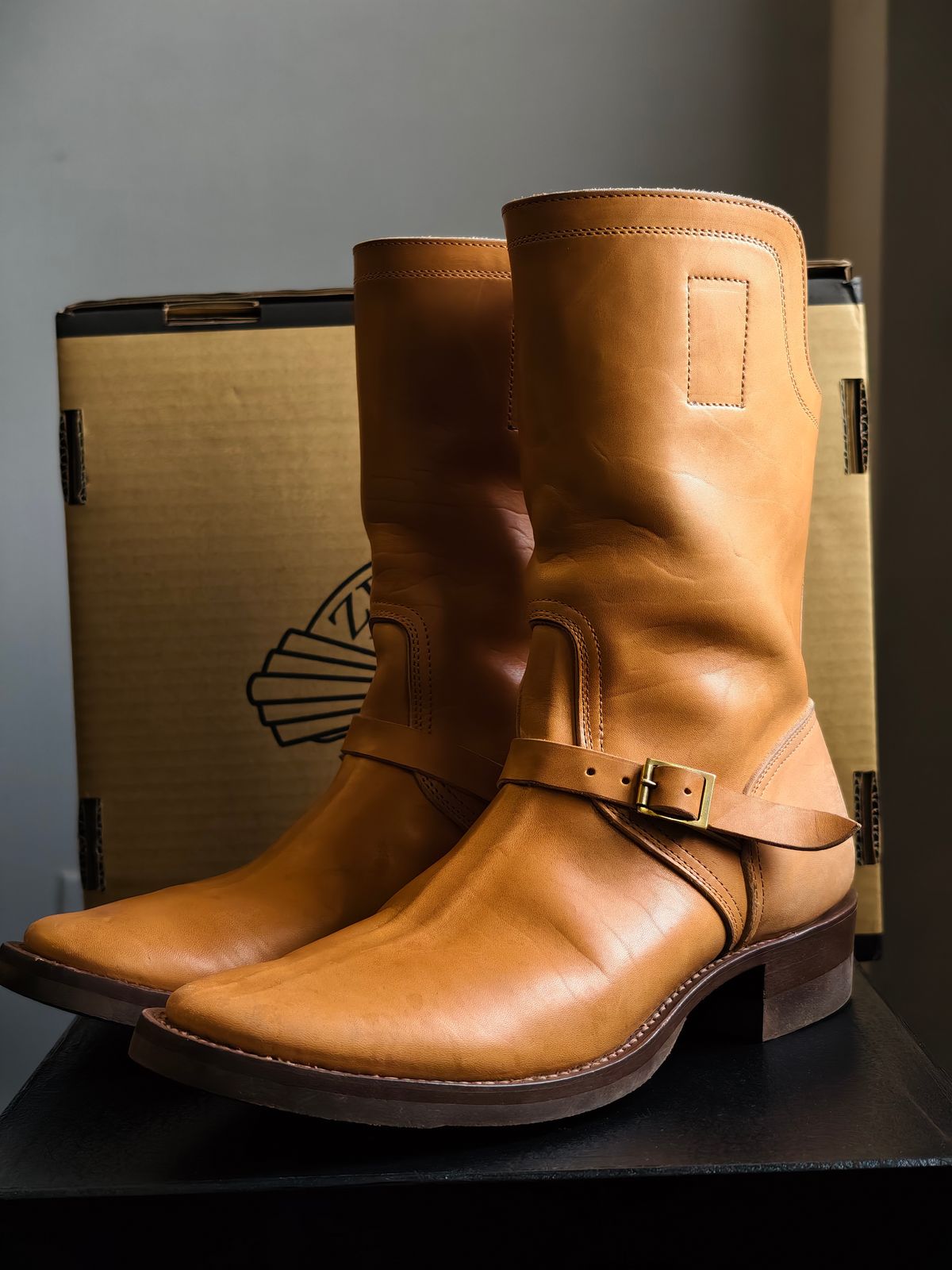 Photo by eisen on November 5, 2025 of the Zerrows Shield Man in Maryam Natural Horsebutt.