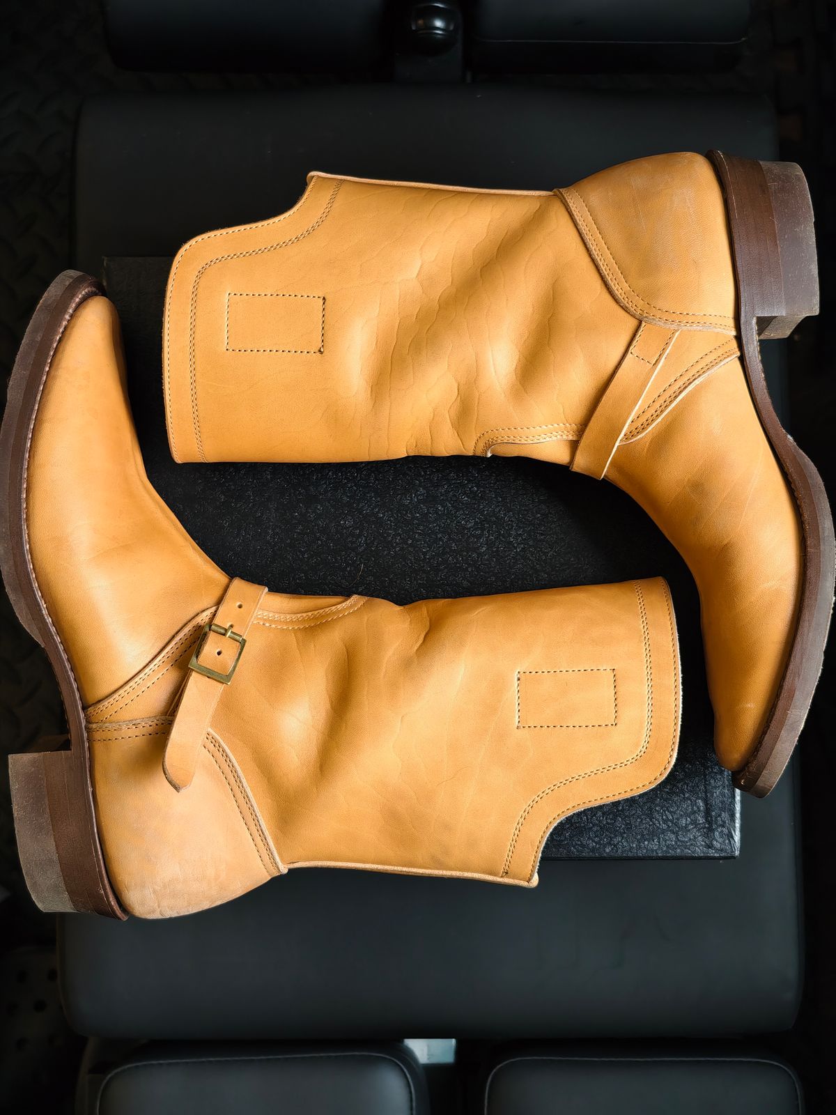 Photo by eisen on November 5, 2025 of the Zerrows Shield Man in Maryam Natural Horsebutt.