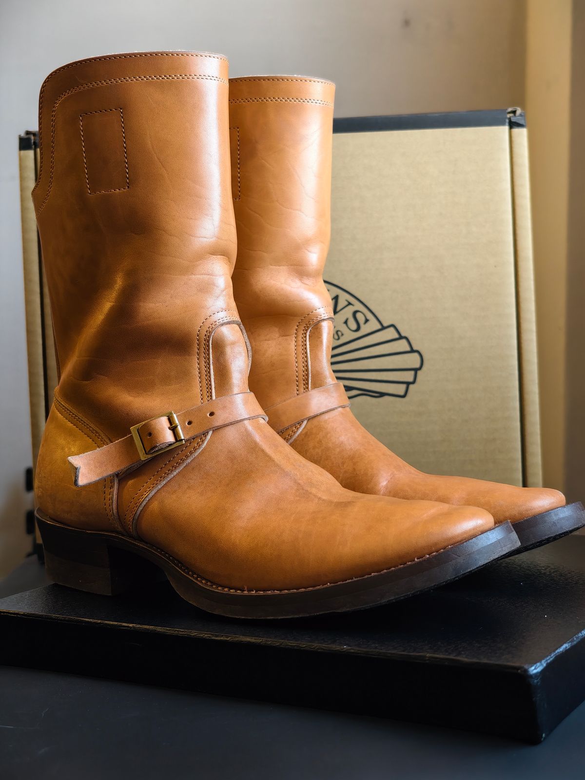 Photo by eisen on December 3, 2025 of the Zerrows Shield Man in Maryam Natural Horsebutt.