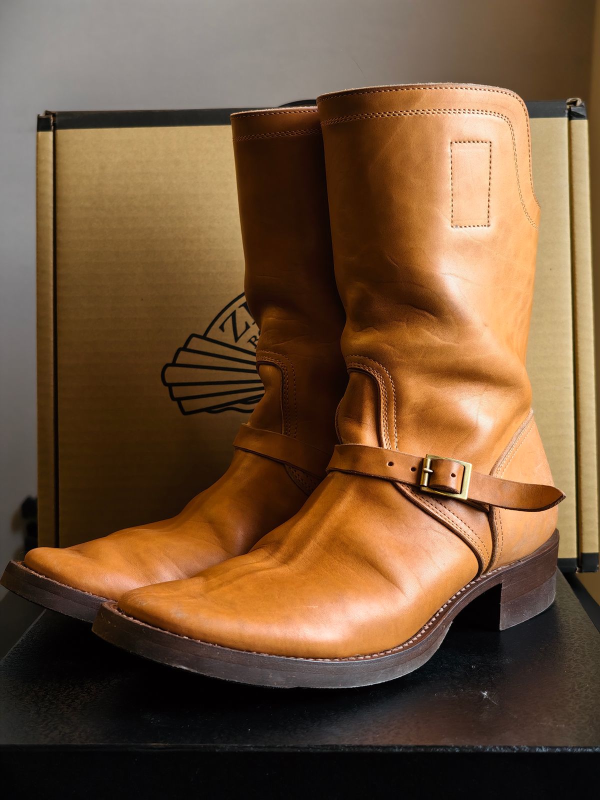 Photo by eisen on January 3, 2026 of the Zerrows Shield Man in Maryam Natural Horsebutt.