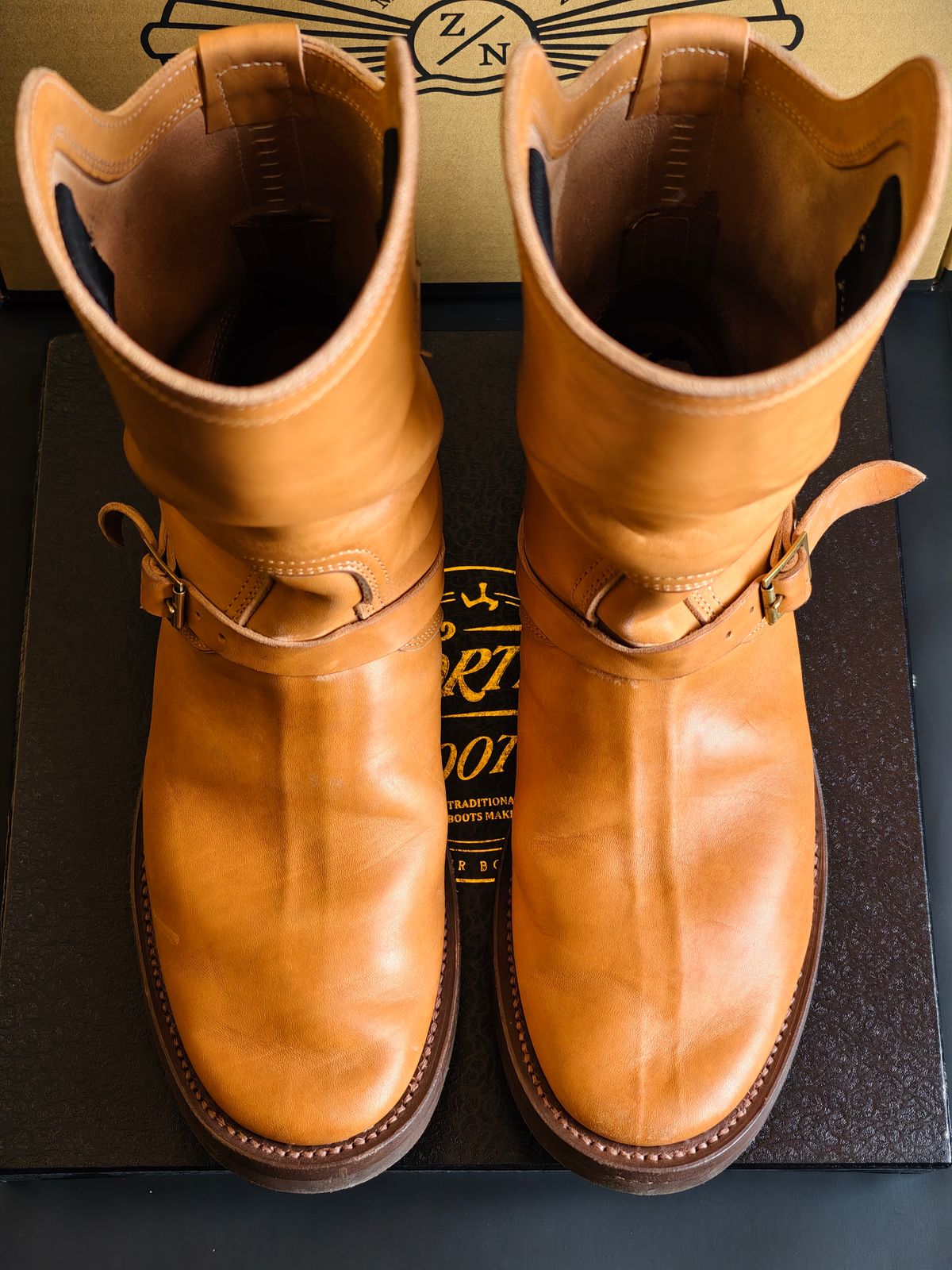 Photo by eisen on January 3, 2026 of the Zerrows Shield Man in Maryam Natural Horsebutt.