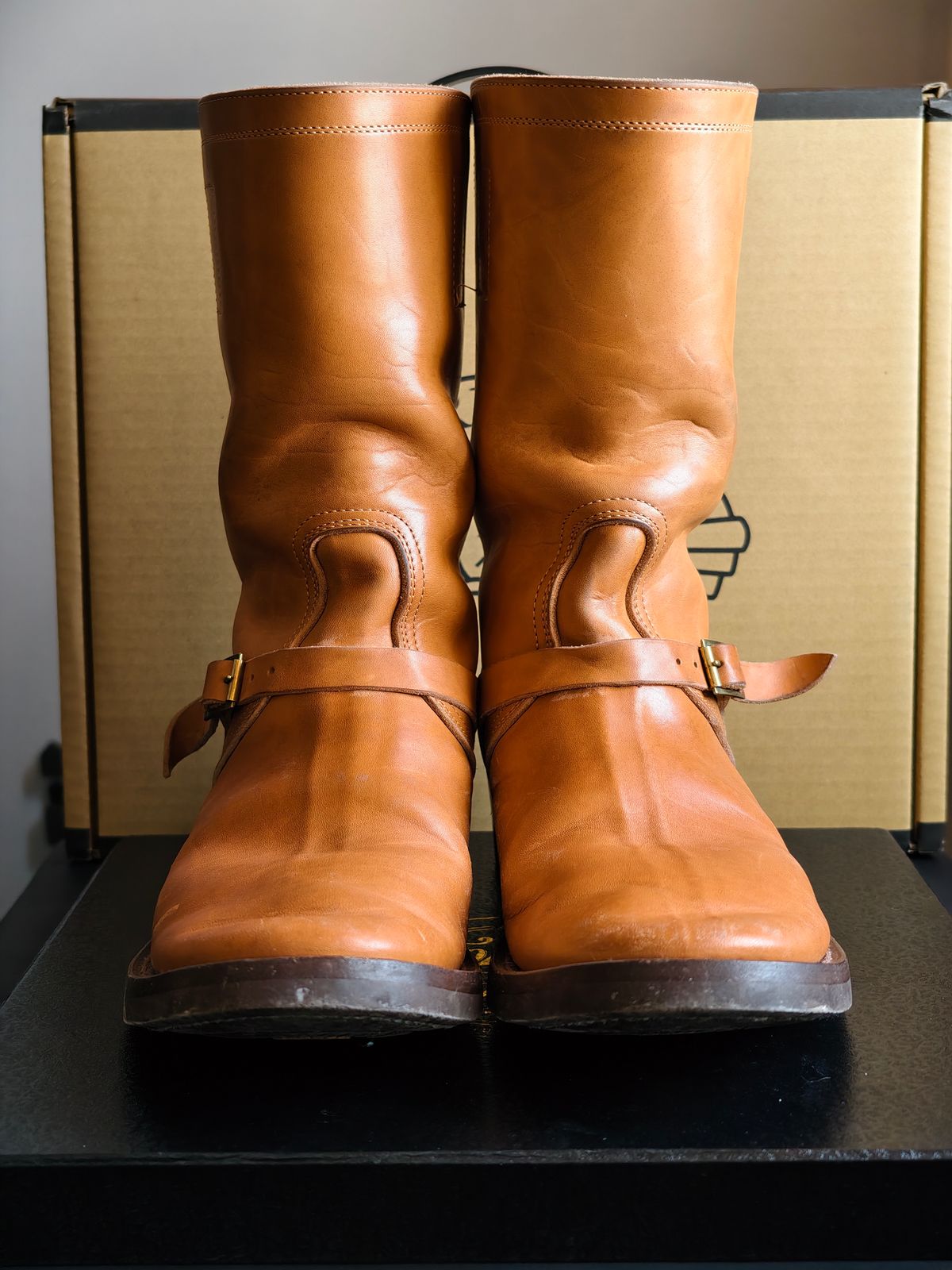 Photo by eisen on February 1, 2026 of the Zerrows Shield Man in Maryam Natural Horsebutt.