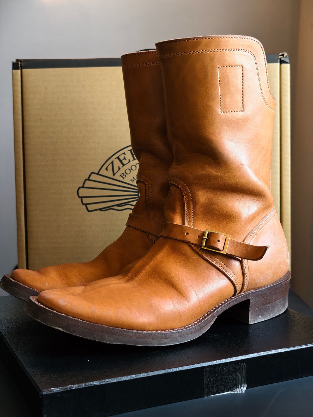 Photo by eisen on February 1, 2026 of the Zerrows Shield Man in Maryam Natural Horsebutt.