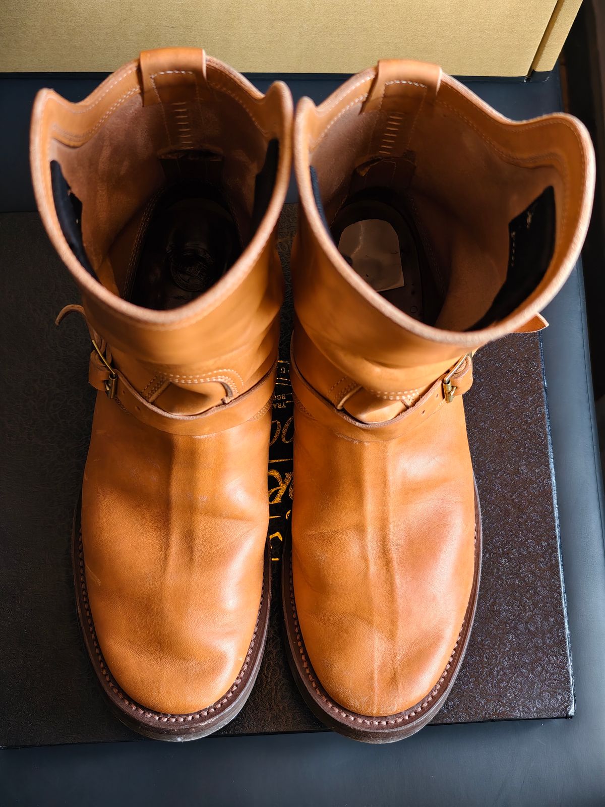 Photo by eisen on February 1, 2026 of the Zerrows Shield Man in Maryam Natural Horsebutt.