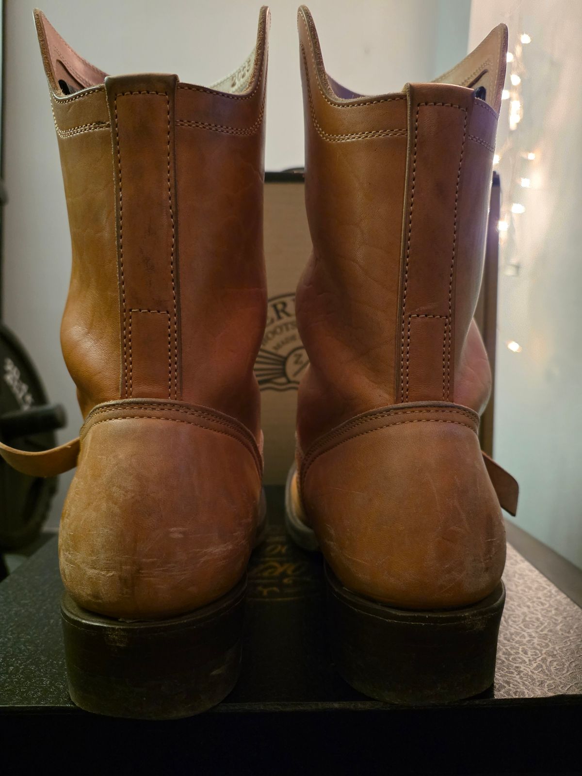 Photo by eisen on March 5, 2026 of the Zerrows Shield Man in Maryam Natural Horsebutt.