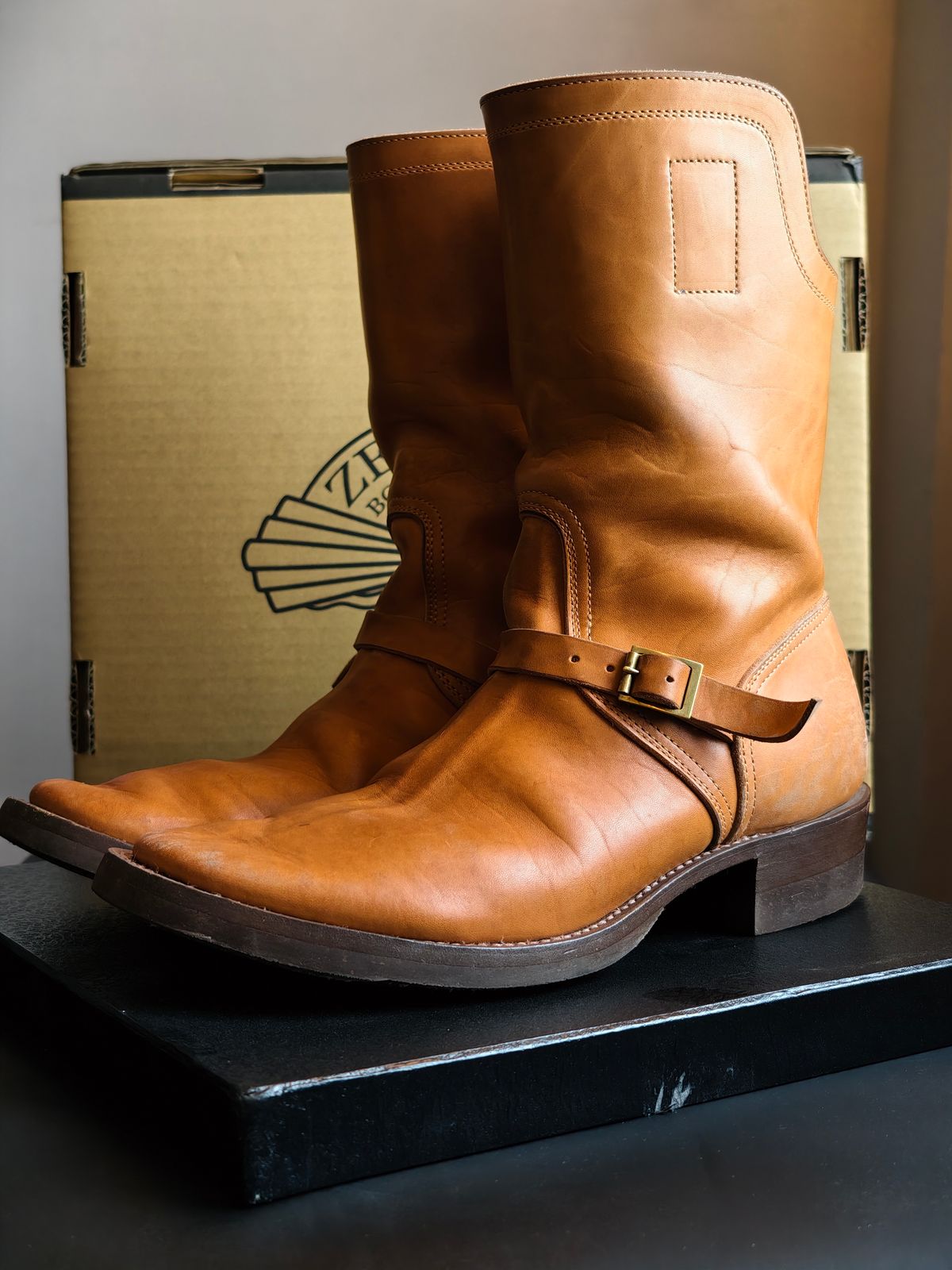 Photo by eisen on April 5, 2026 of the Zerrows Shield Man in Maryam Natural Horsebutt.