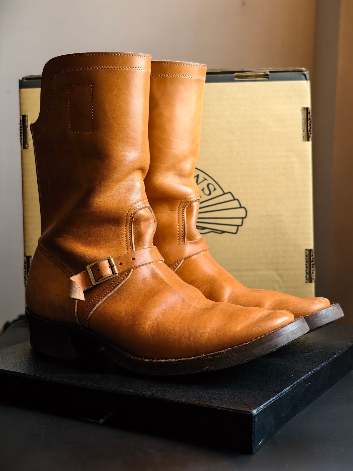 Photo by eisen on April 5, 2026 of the Zerrows Shield Man in Maryam Natural Horsebutt.