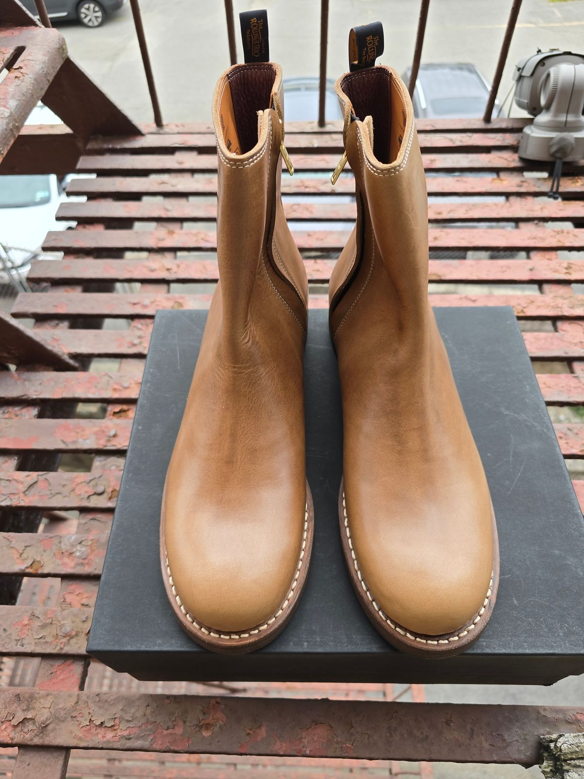 Photo by eisen on October 1, 2024 of the Rolling Dub Trio Casper Boot in Horween Natural Chromexcel.