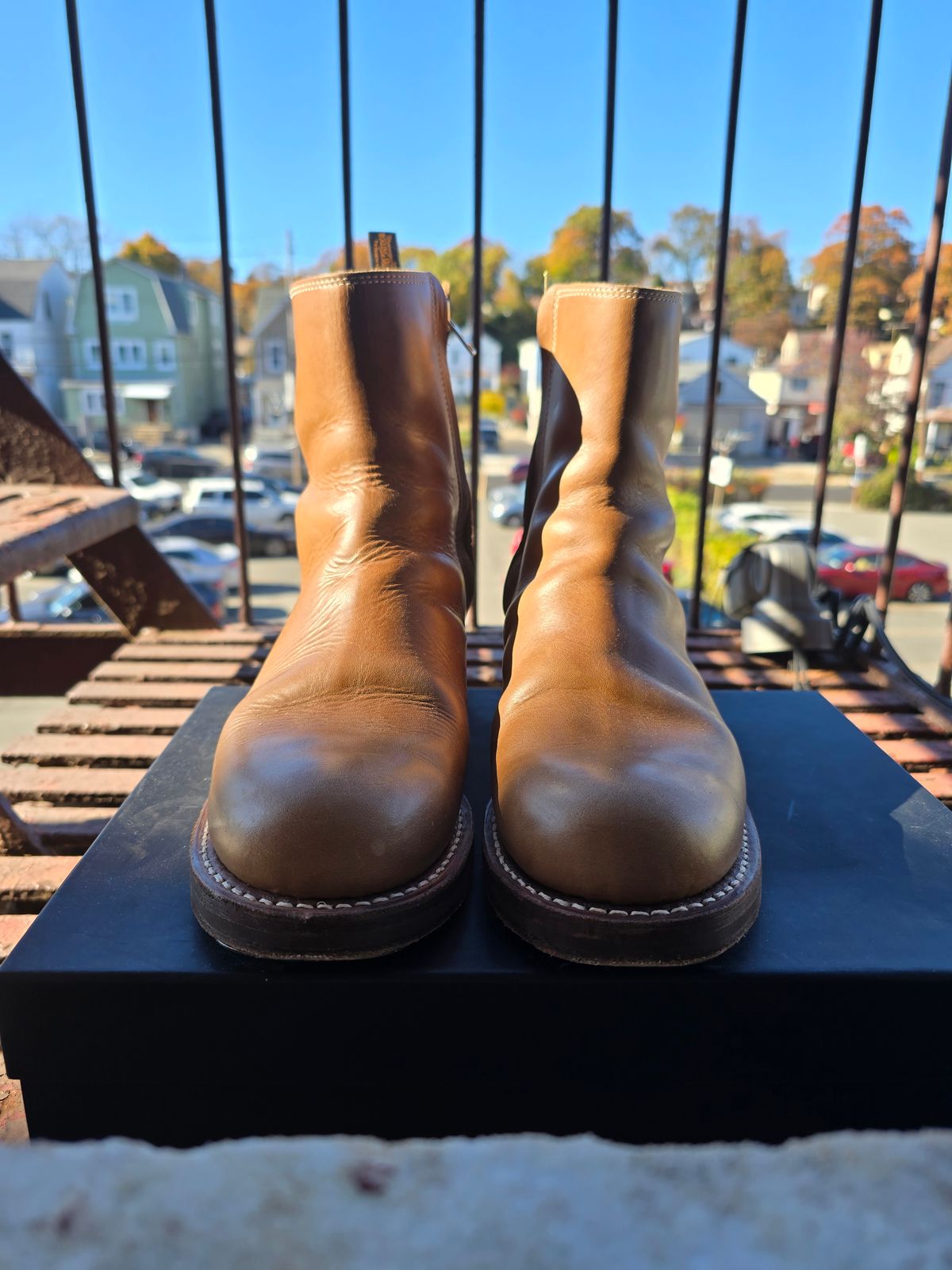 Photo by eisen on November 6, 2024 of the Rolling Dub Trio Casper Boot in Horween Natural Chromexcel.