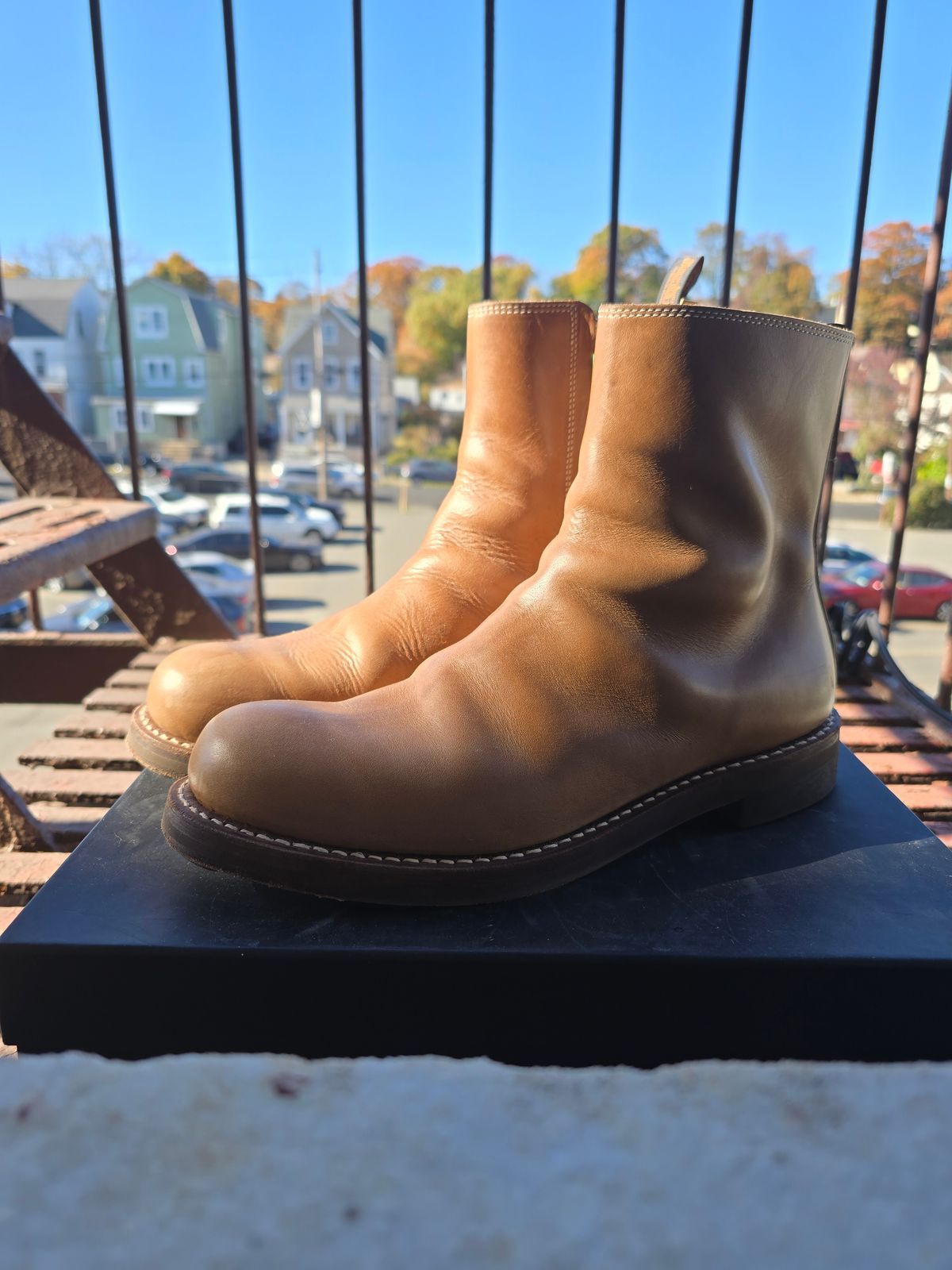 Photo by eisen on November 6, 2024 of the Rolling Dub Trio Casper Boot in Horween Natural Chromexcel.