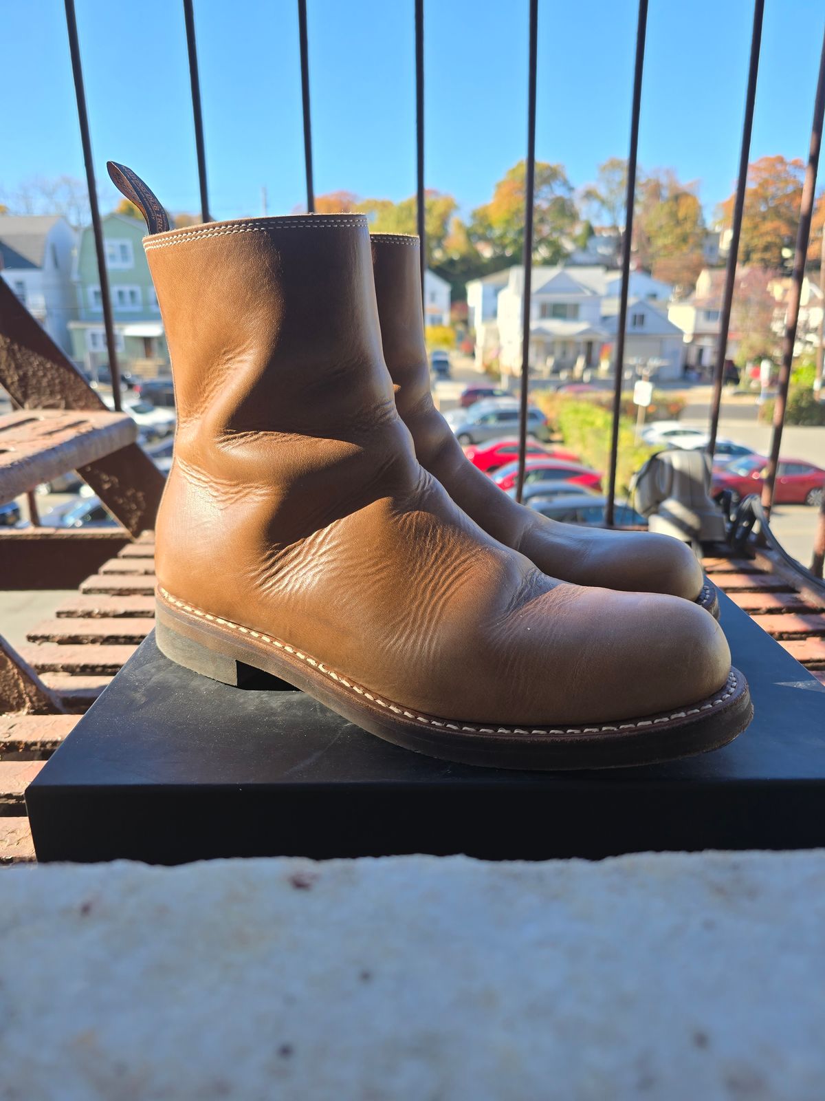 Photo by eisen on November 6, 2024 of the Rolling Dub Trio Casper Boot in Horween Natural Chromexcel.