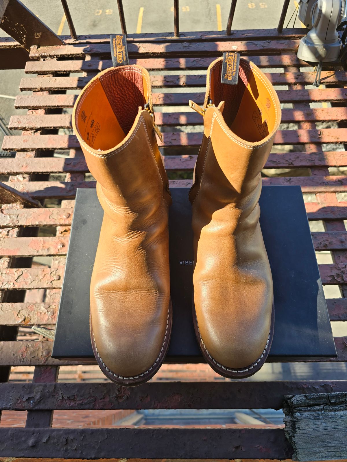 Photo by eisen on November 6, 2024 of the Rolling Dub Trio Casper Boot in Horween Natural Chromexcel.