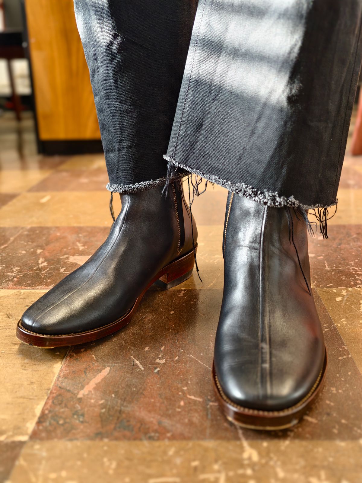 Photo by eisen on October 1, 2025 of the Fortis Boots Antasena in Indonesian Teacore Black Leather.