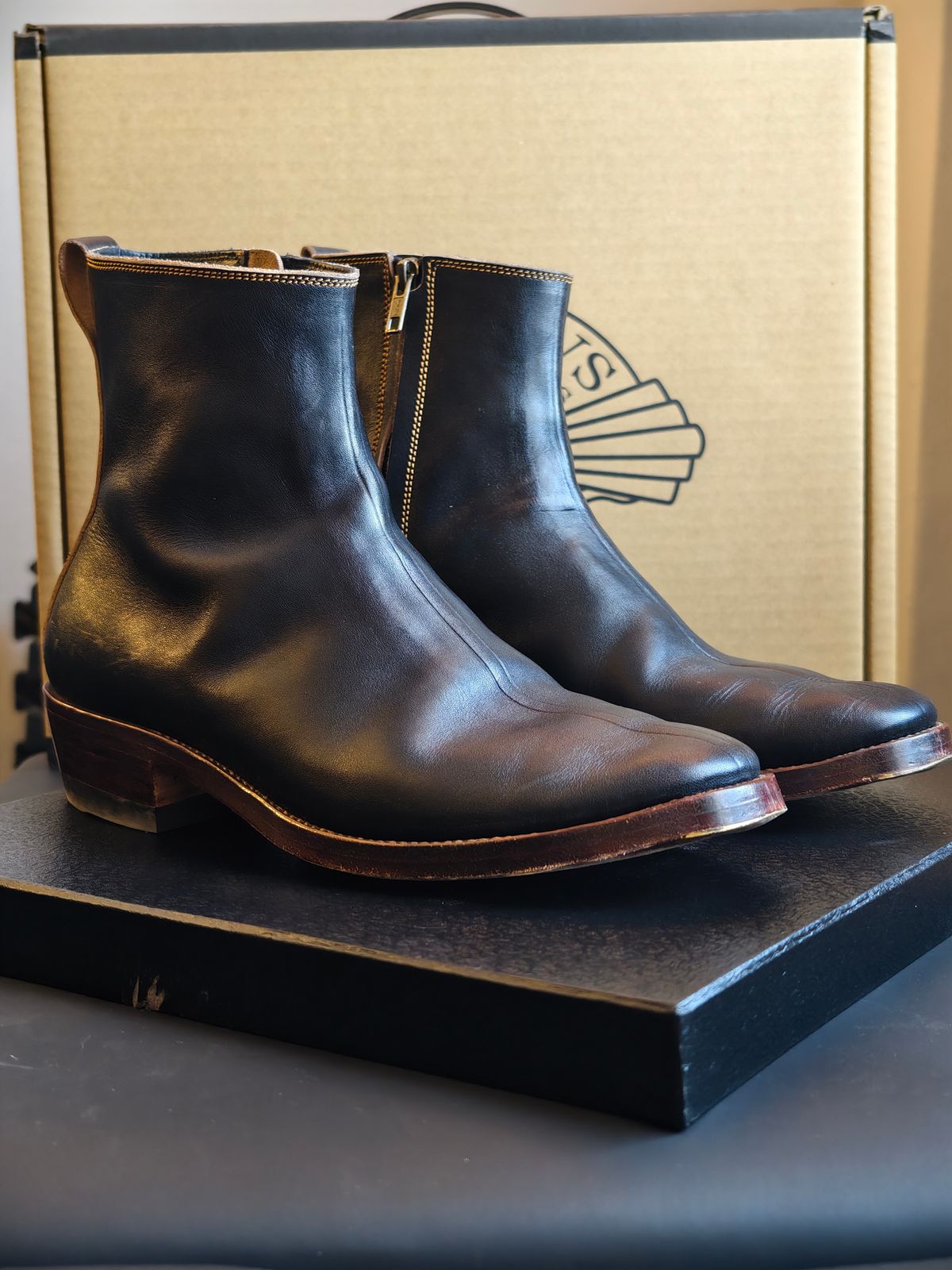 Photo by eisen on December 3, 2025 of the Fortis Boots Antasena in Indonesian Teacore Black Leather.