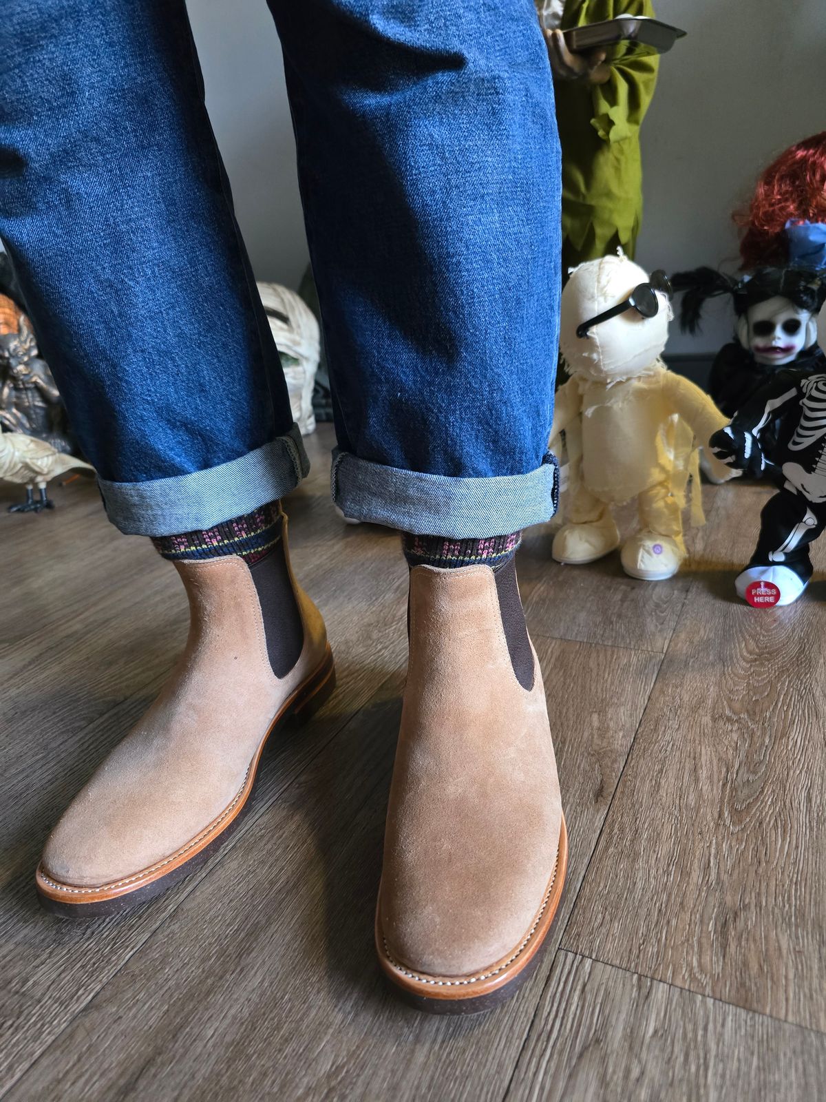 Photo by eisen on October 2, 2024 of the Briselblack The Seventh Chelsea Boot in Maryam Natural Reverse Horsebutt.