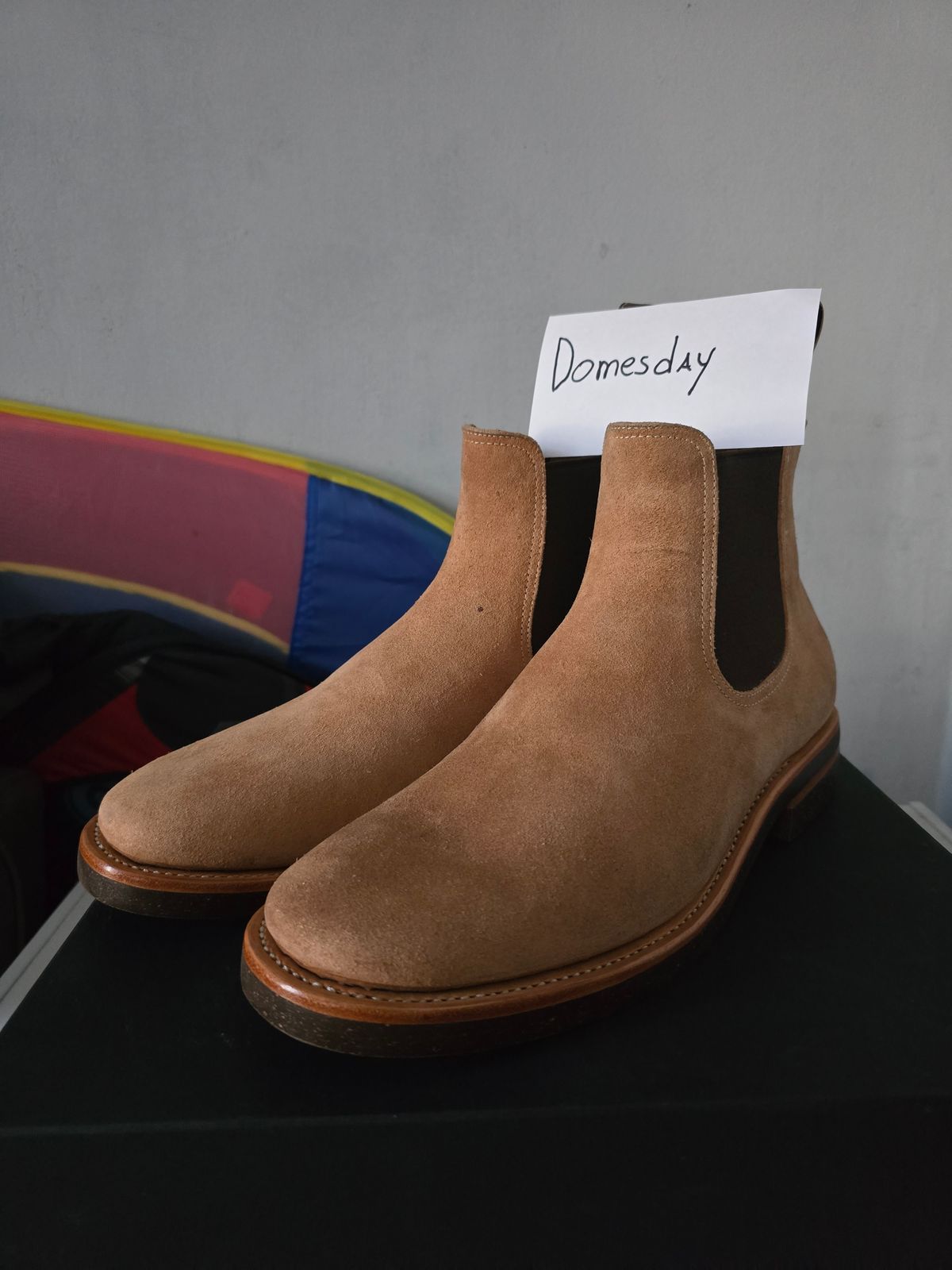 Photo by eisen on October 2, 2024 of the Briselblack The Seventh Chelsea Boot in Maryam Natural Reverse Horsebutt.
