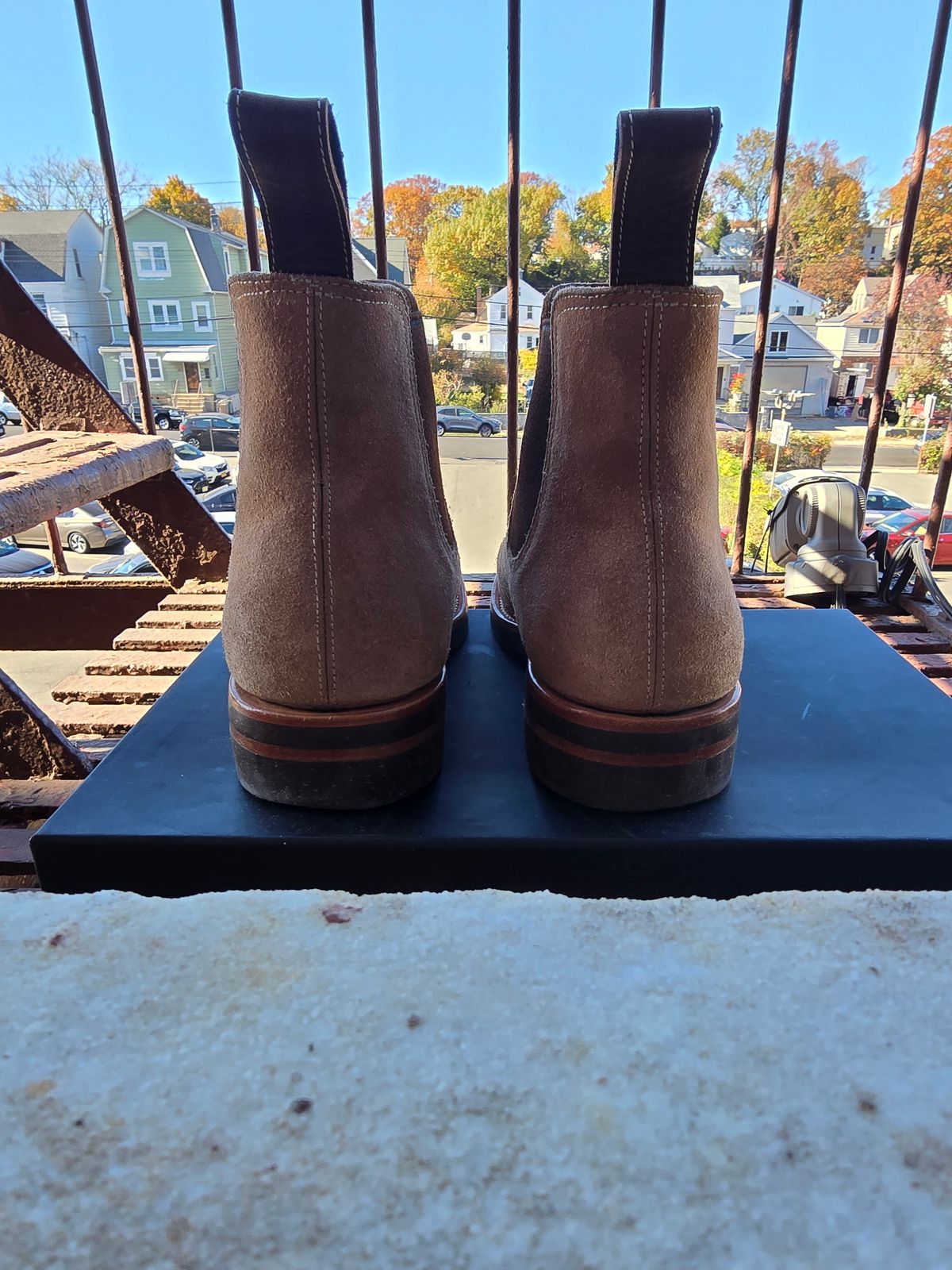 Photo by eisen on November 5, 2024 of the Briselblack The Seventh Chelsea Boot in Maryam Natural Reverse Horsebutt.