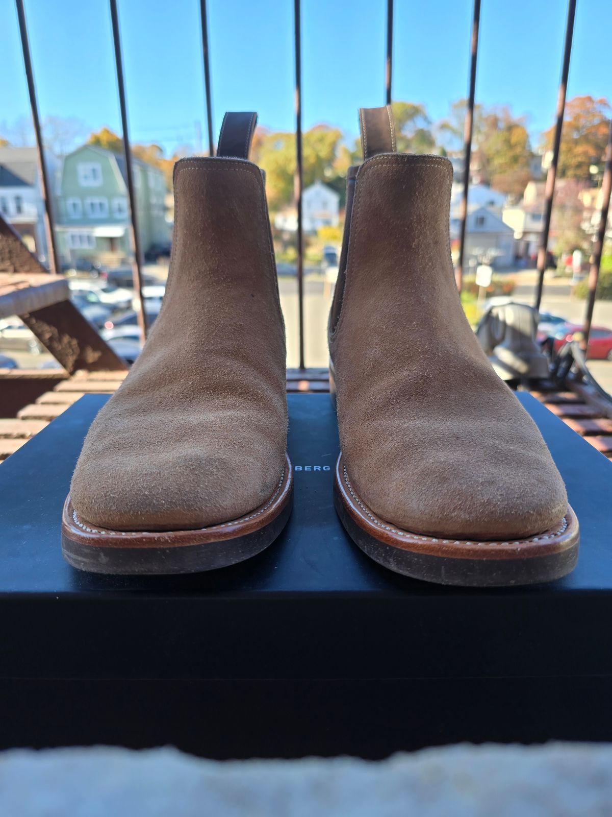 Photo by eisen on November 5, 2024 of the Briselblack The Seventh Chelsea Boot in Maryam Natural Reverse Horsebutt.