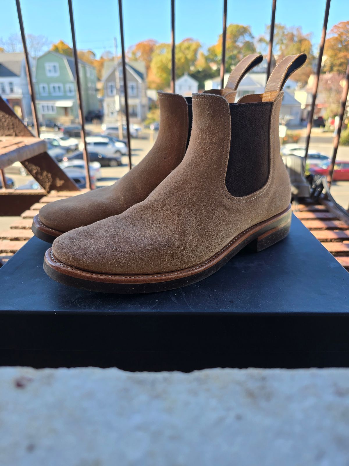 Photo by eisen on November 5, 2024 of the Briselblack The Seventh Chelsea Boot in Maryam Natural Reverse Horsebutt.