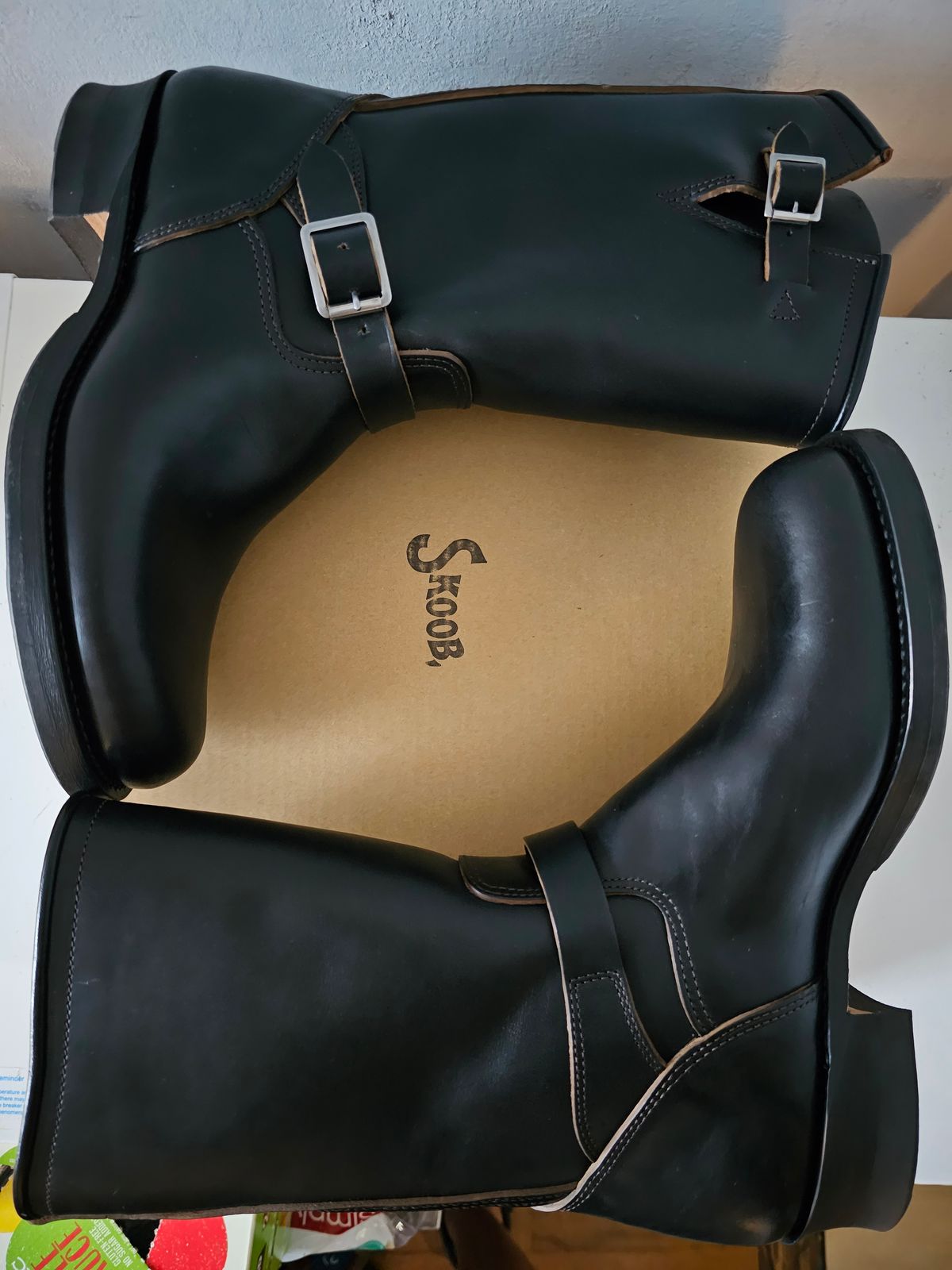Photo by eisen on October 9, 2023 of the SKOOB Wander Engineer Boots in Maryam Black Teacore Horsebutt.