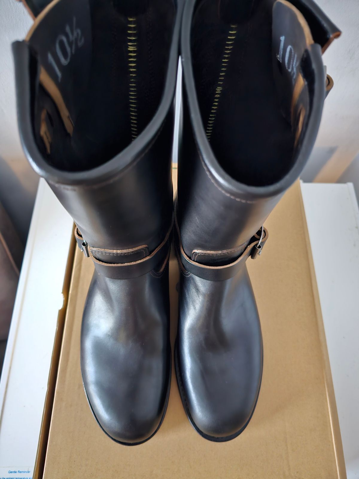 Photo by eisen on October 9, 2023 of the SKOOB Wander Engineer Boots in Maryam Black Teacore Horsebutt.