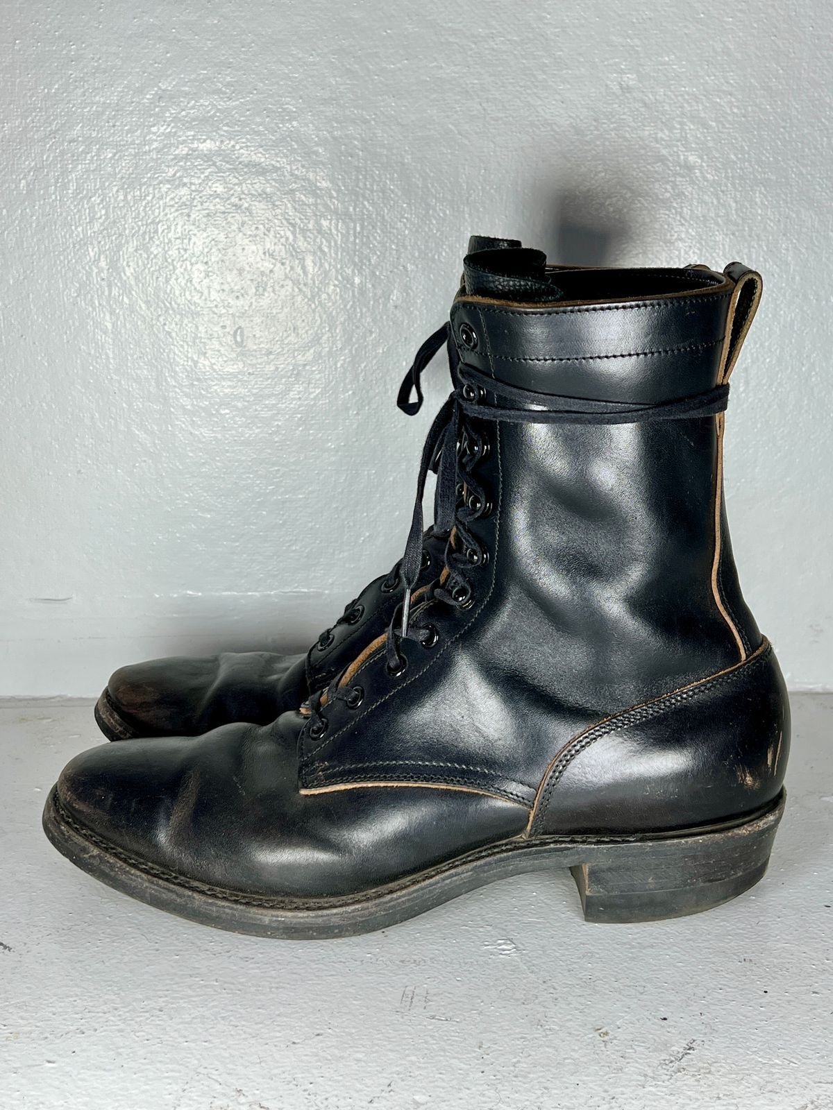 Photo by friendo on January 5, 2024 of the Rolling Dub Trio Griffin 8.5" Plain Toe Boots in Unknown Material.