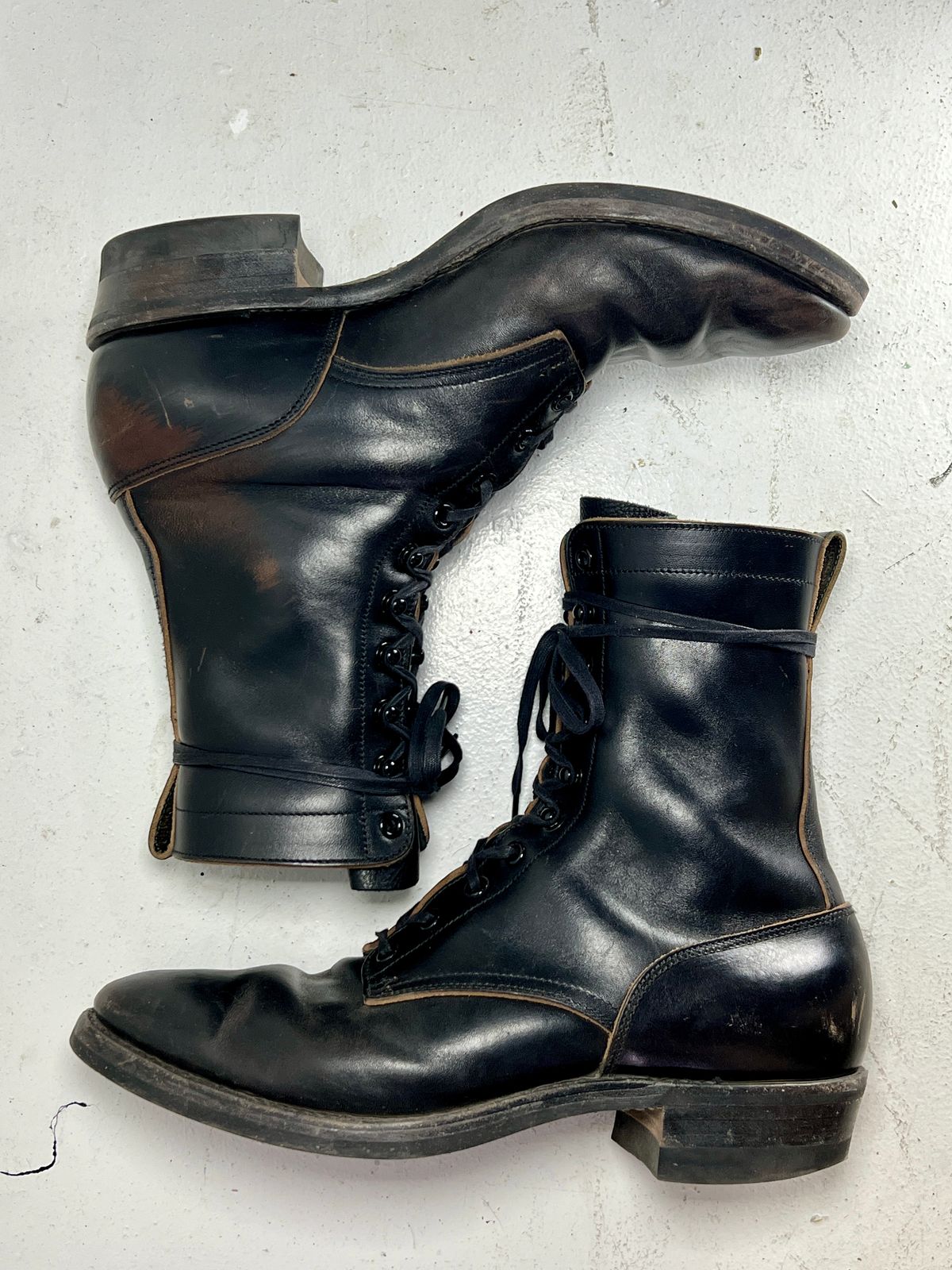 Photo by friendo on January 5, 2024 of the Rolling Dub Trio Griffin 8.5" Plain Toe Boots in Unknown Material.