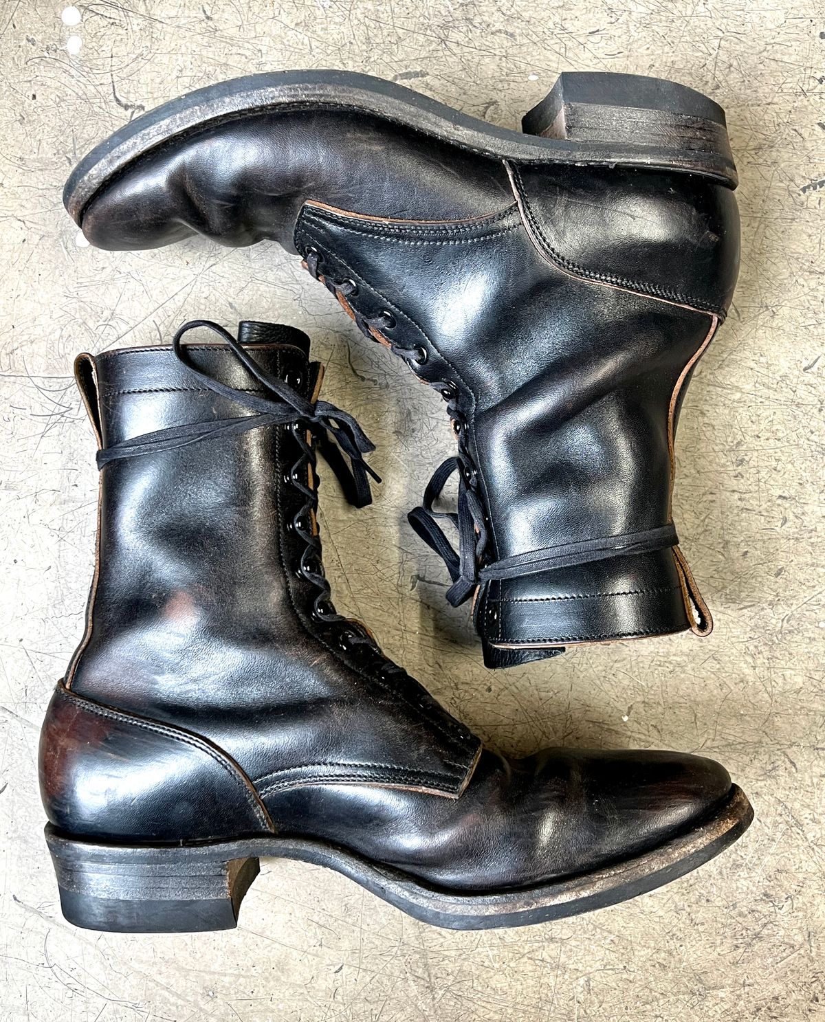 Photo by friendo on March 5, 2024 of the Rolling Dub Trio Griffin 8.5" Plain Toe Boots in Unknown Material.